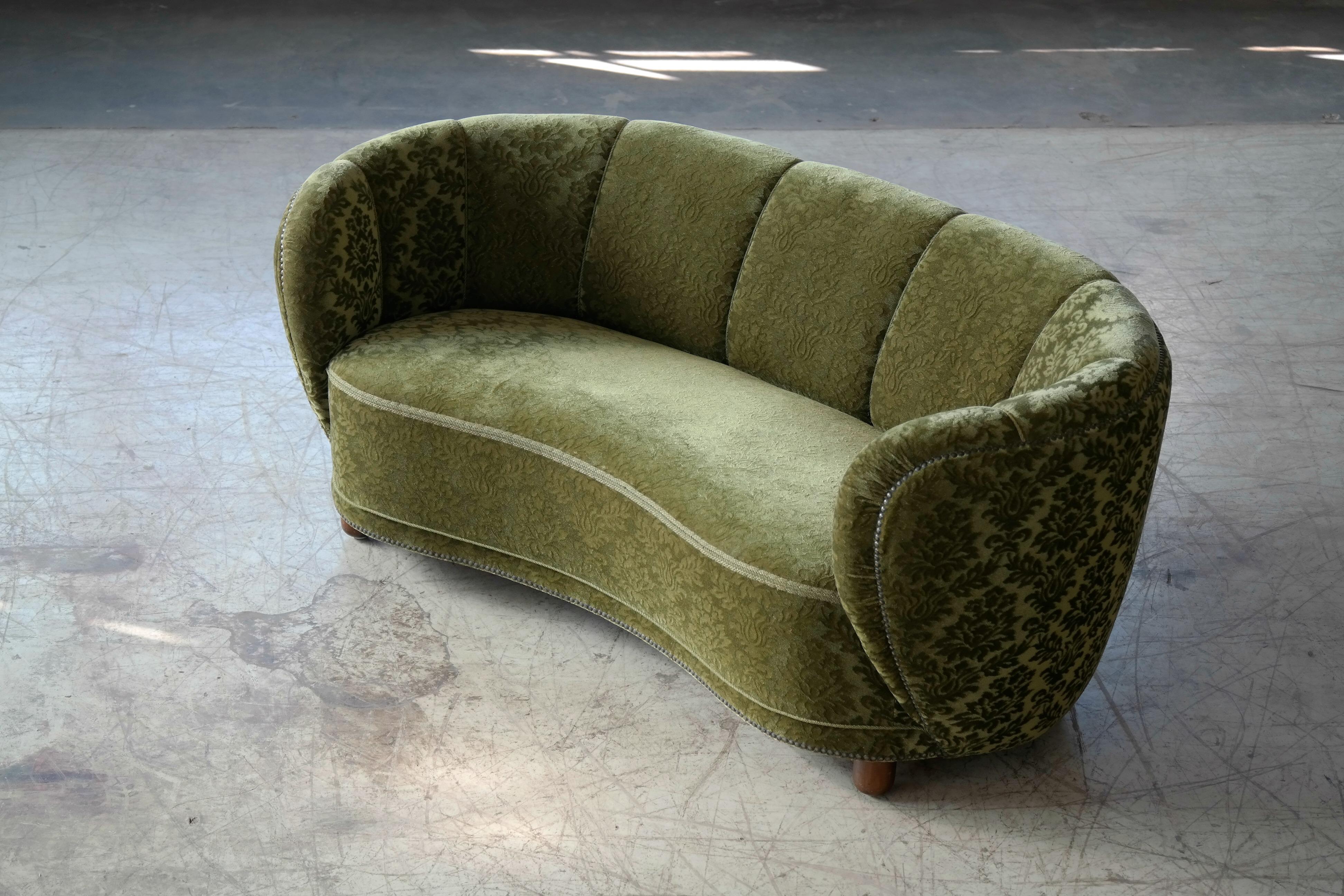 Danish 1940s Banana Shaped Curved Sofa Covered in Original Velvet In Good Condition In Bridgeport, CT