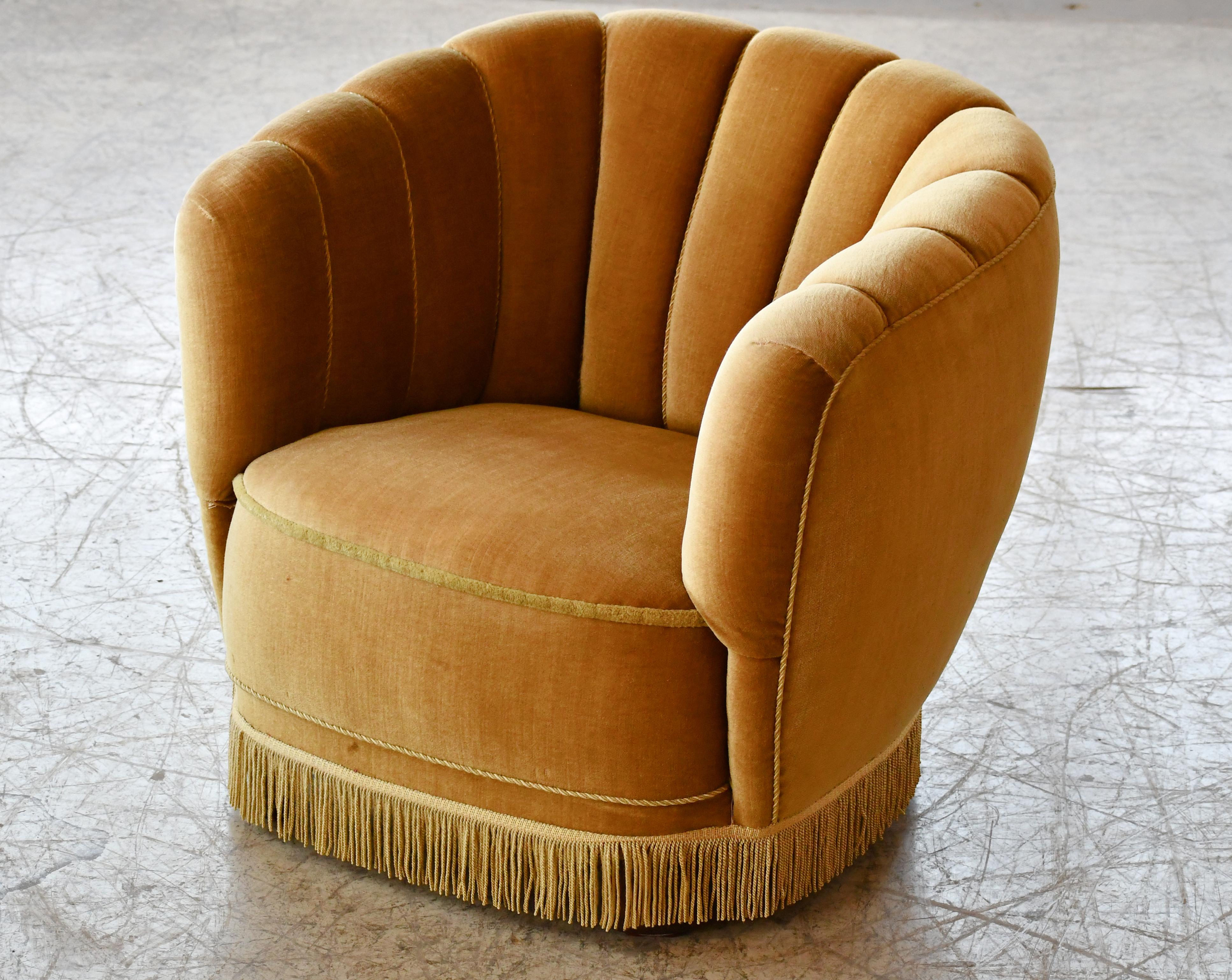 Mid-Century Modern Danish 1940s Barrel Style Club or Lounge Chair in the Manner of Viggo Boesen 