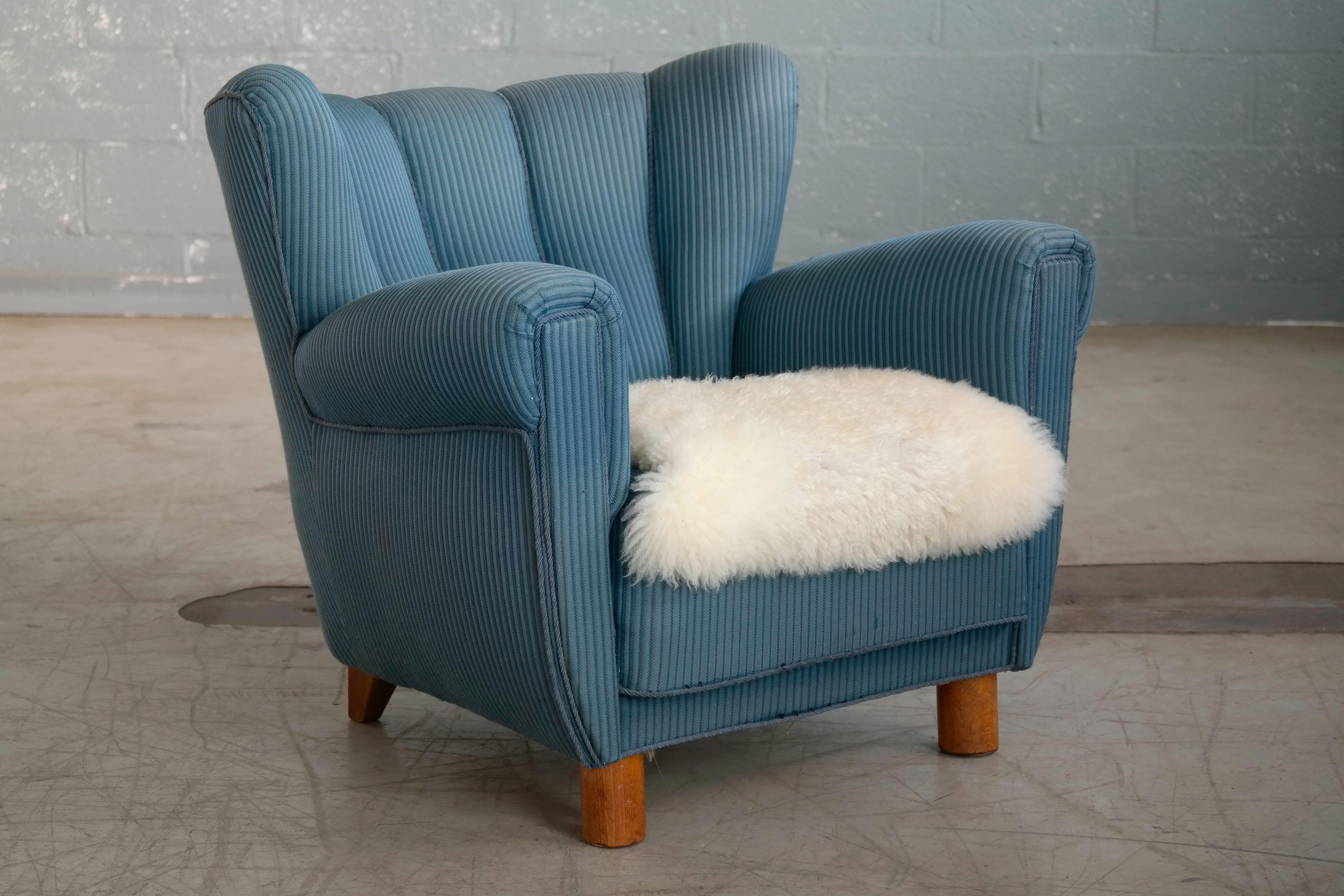 Danish 1940s Boesen and Lassen Style Lounge Chair In Fair Condition In Bridgeport, CT