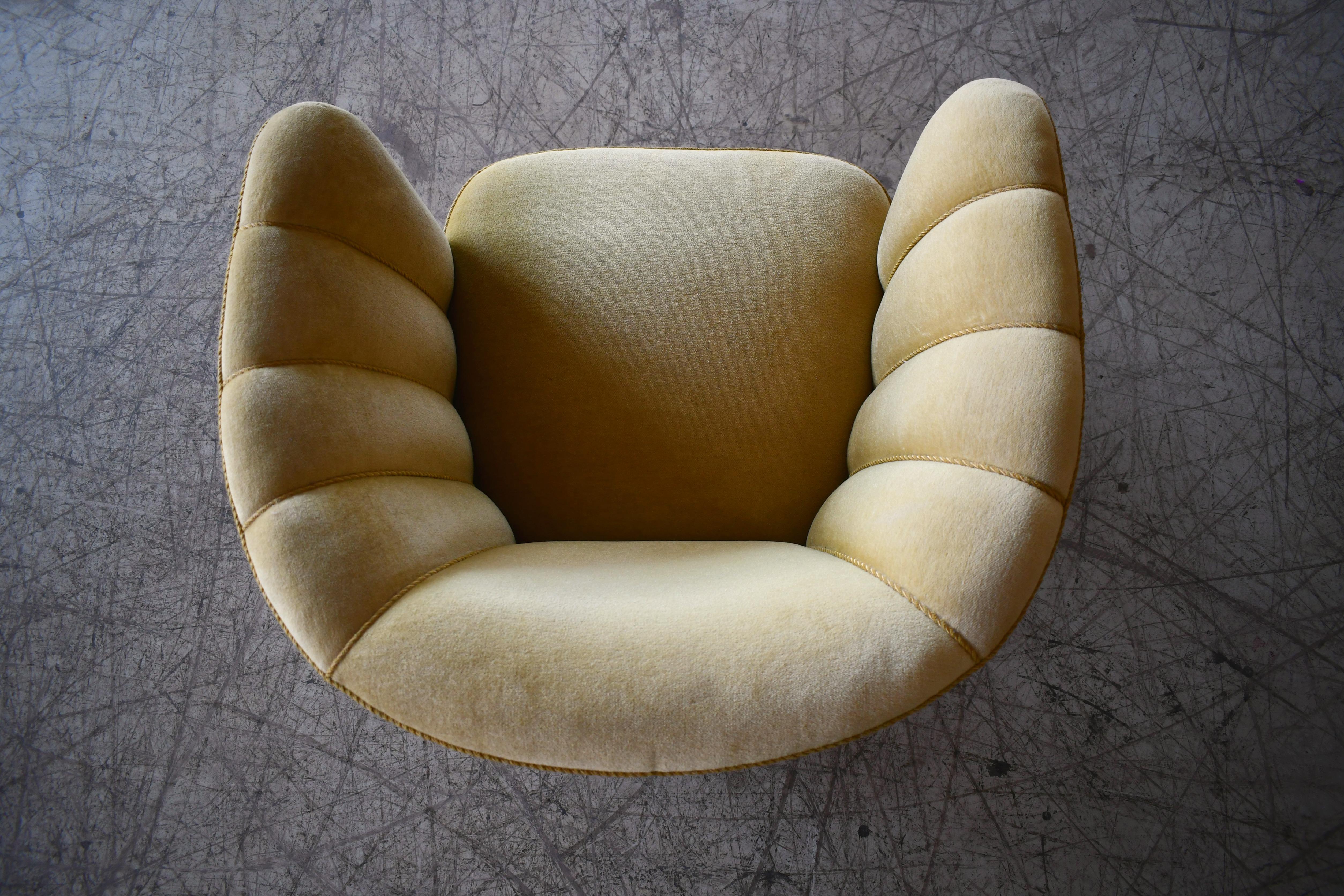 banana shaped chair