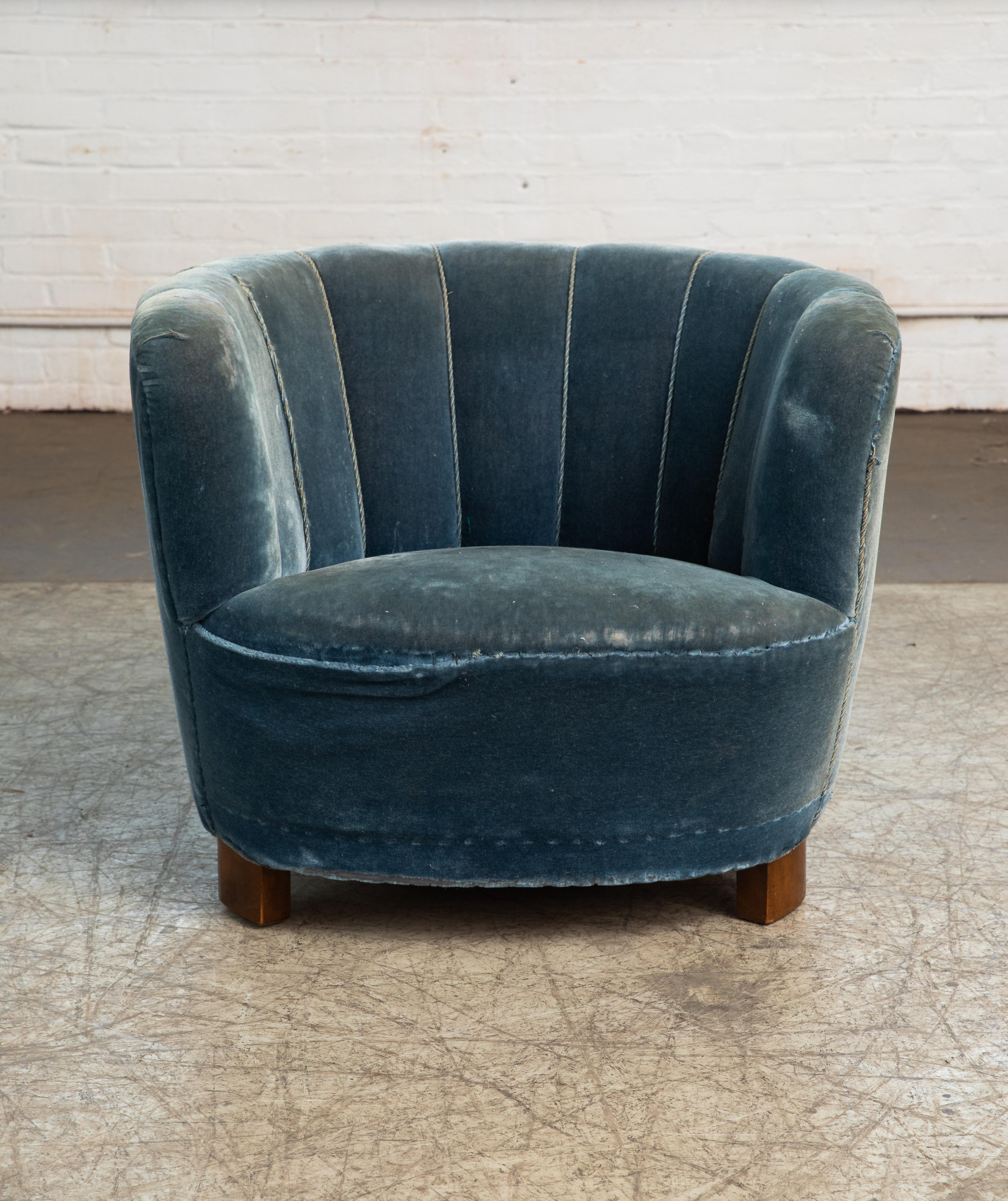 This supercool 1940s Danish curved club chair is actually a match to the Danish curved or banana form sofas made in the 1930s-1940s. The sofas and chairs were very popular coming out of the 1930s and into the early 1940s inspired by the Art Deco