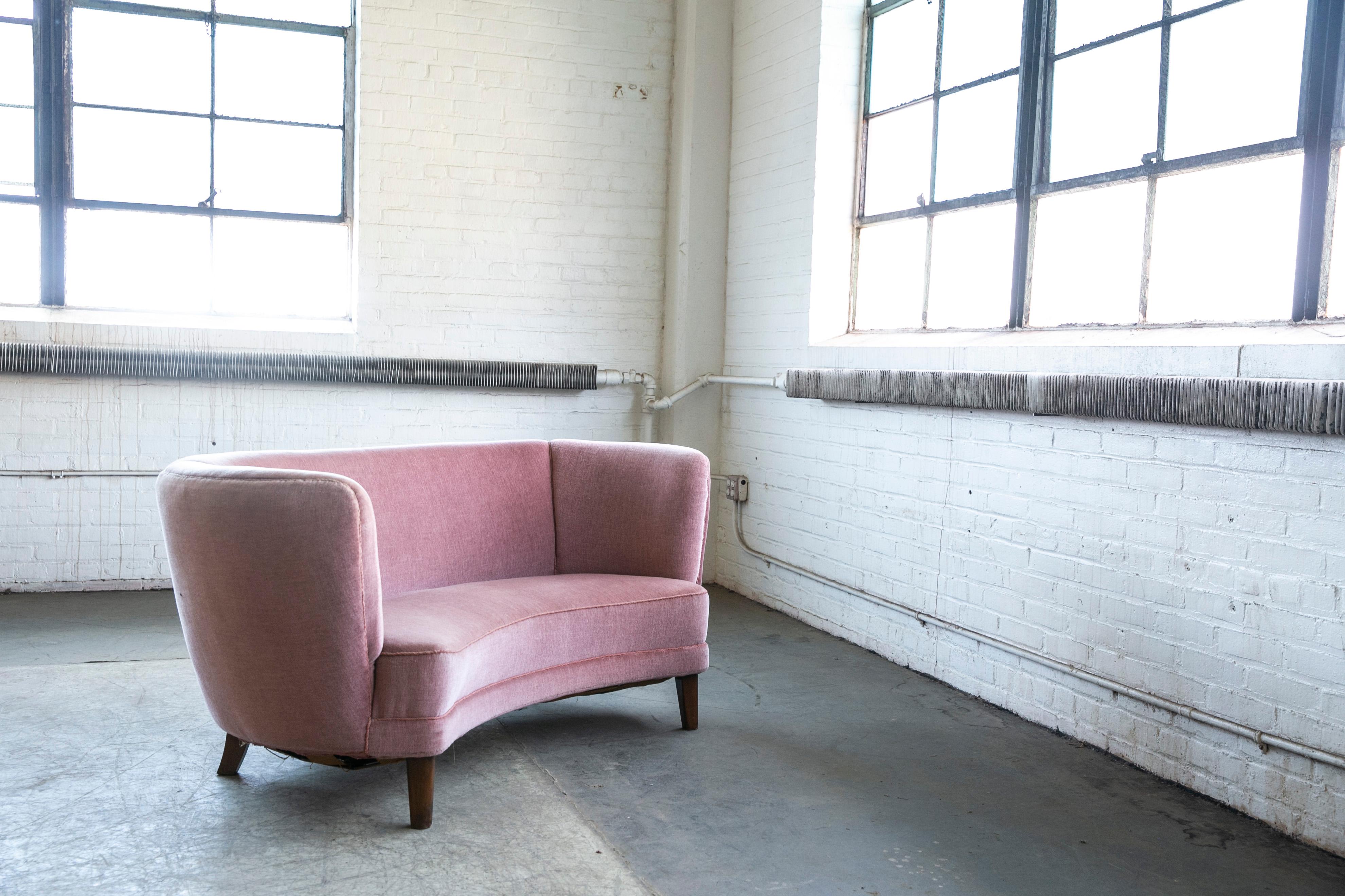 Mid-20th Century Danish 1940s Boesen Style Banana Form Curved Sofa or Loveseat in Pink Mohair