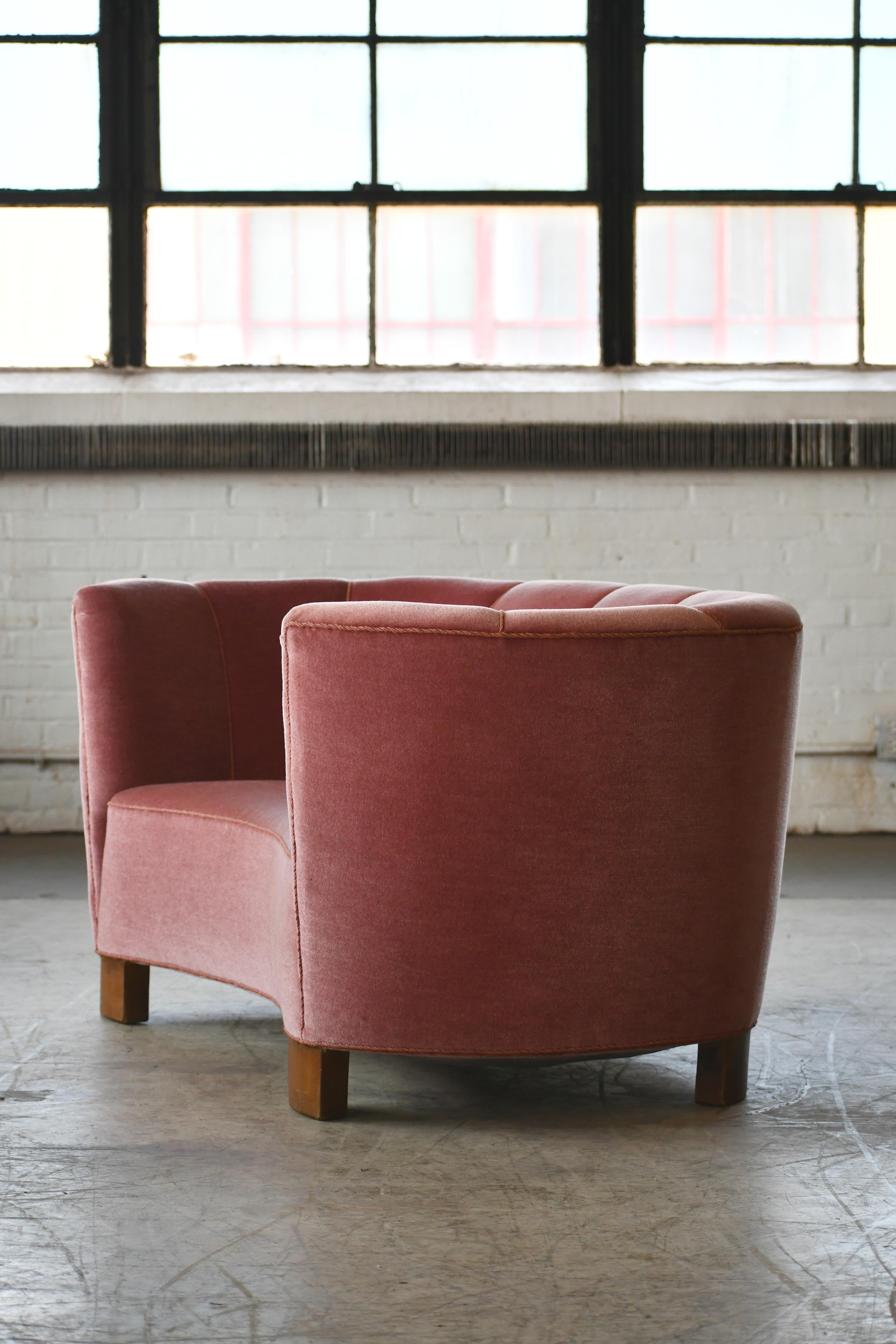Mid-20th Century Danish 1940s Boesen Style Banana Form Curved Sofa or Loveseat in Pink Velvet