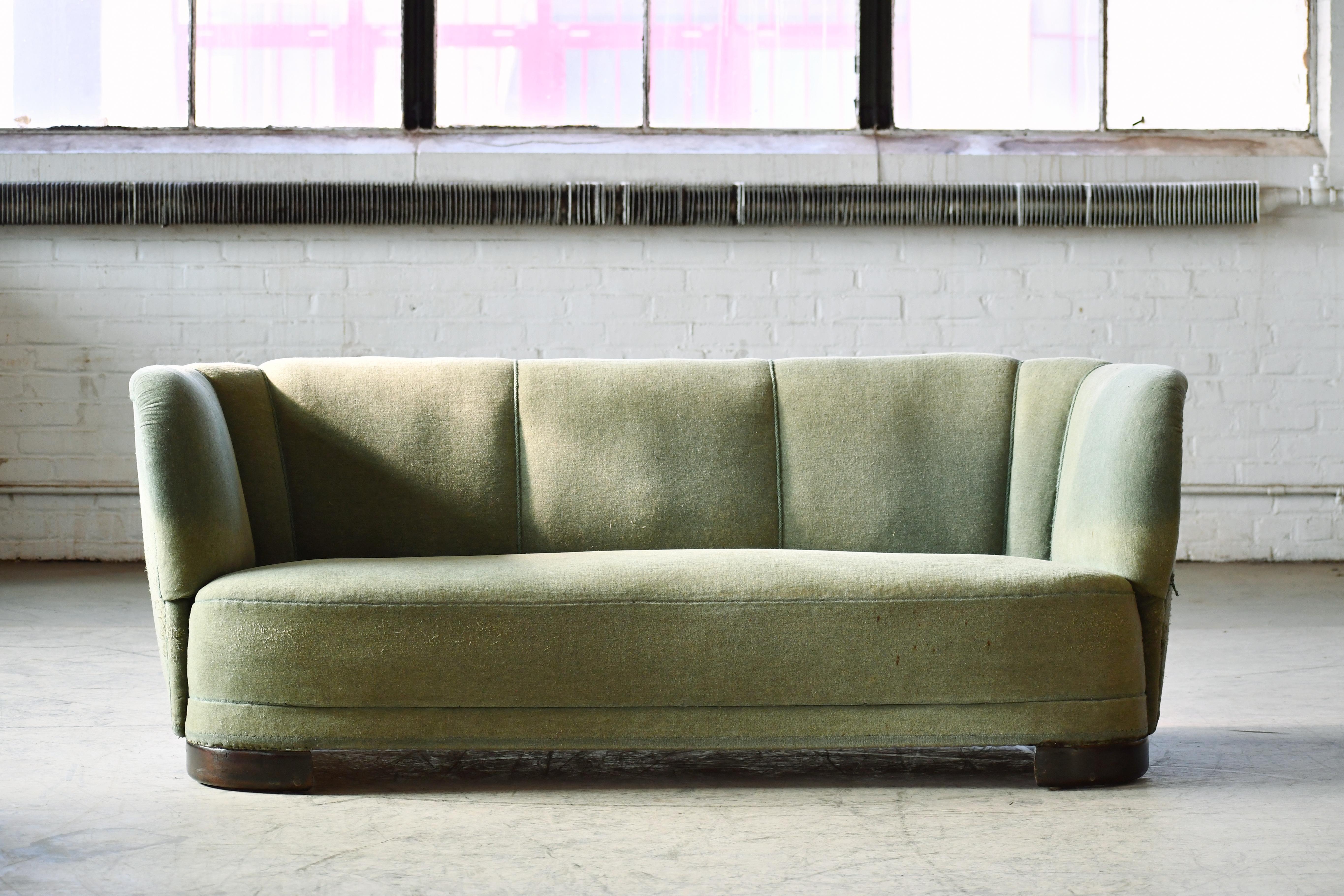 Danish 1940s Channel Back Banana Form Curved Sofa in Green Wool In Good Condition In Bridgeport, CT