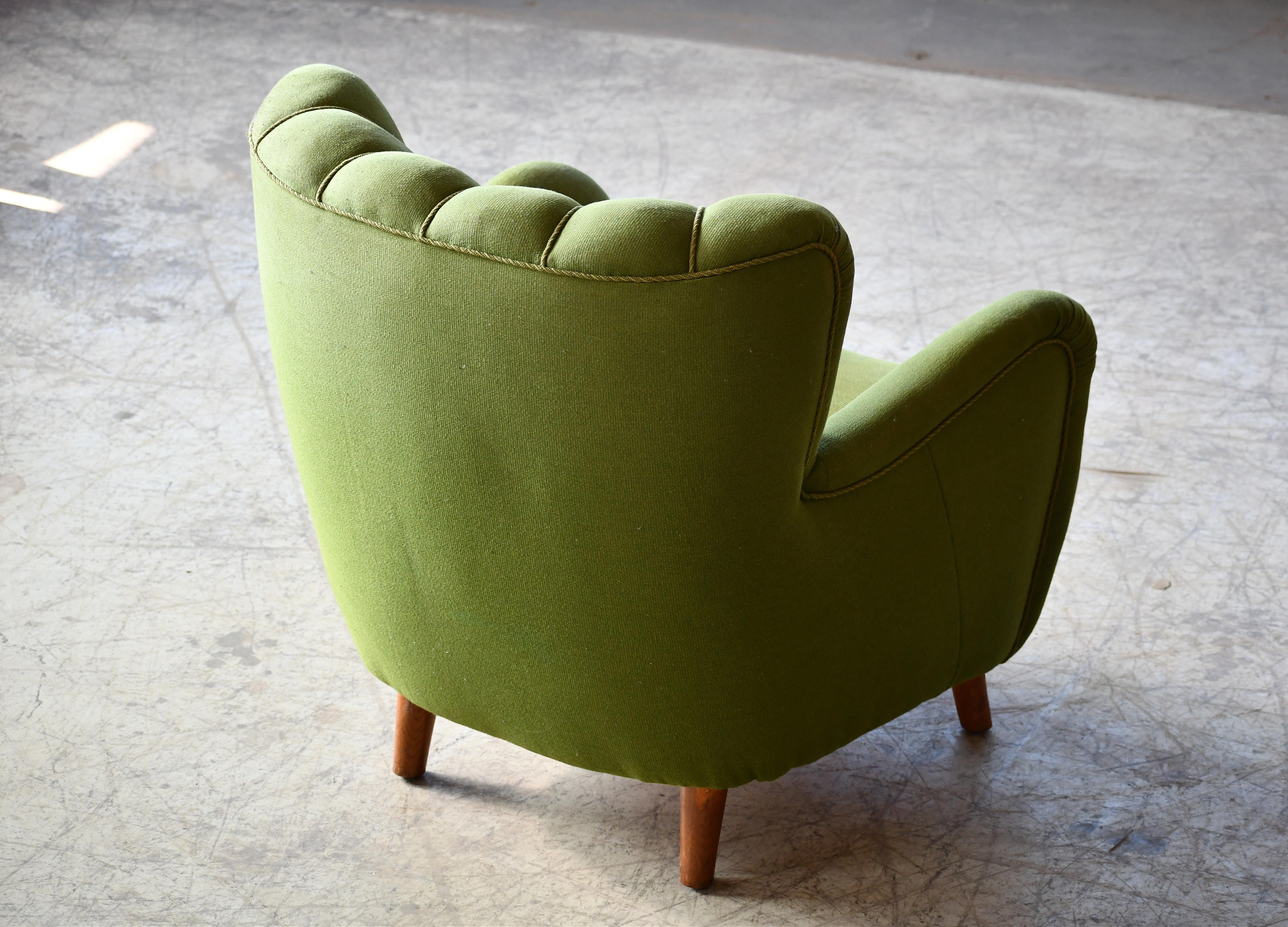 Danish 1940s Channel Back Low Back Lounge Chair in Emerald Green Wool For Sale 2
