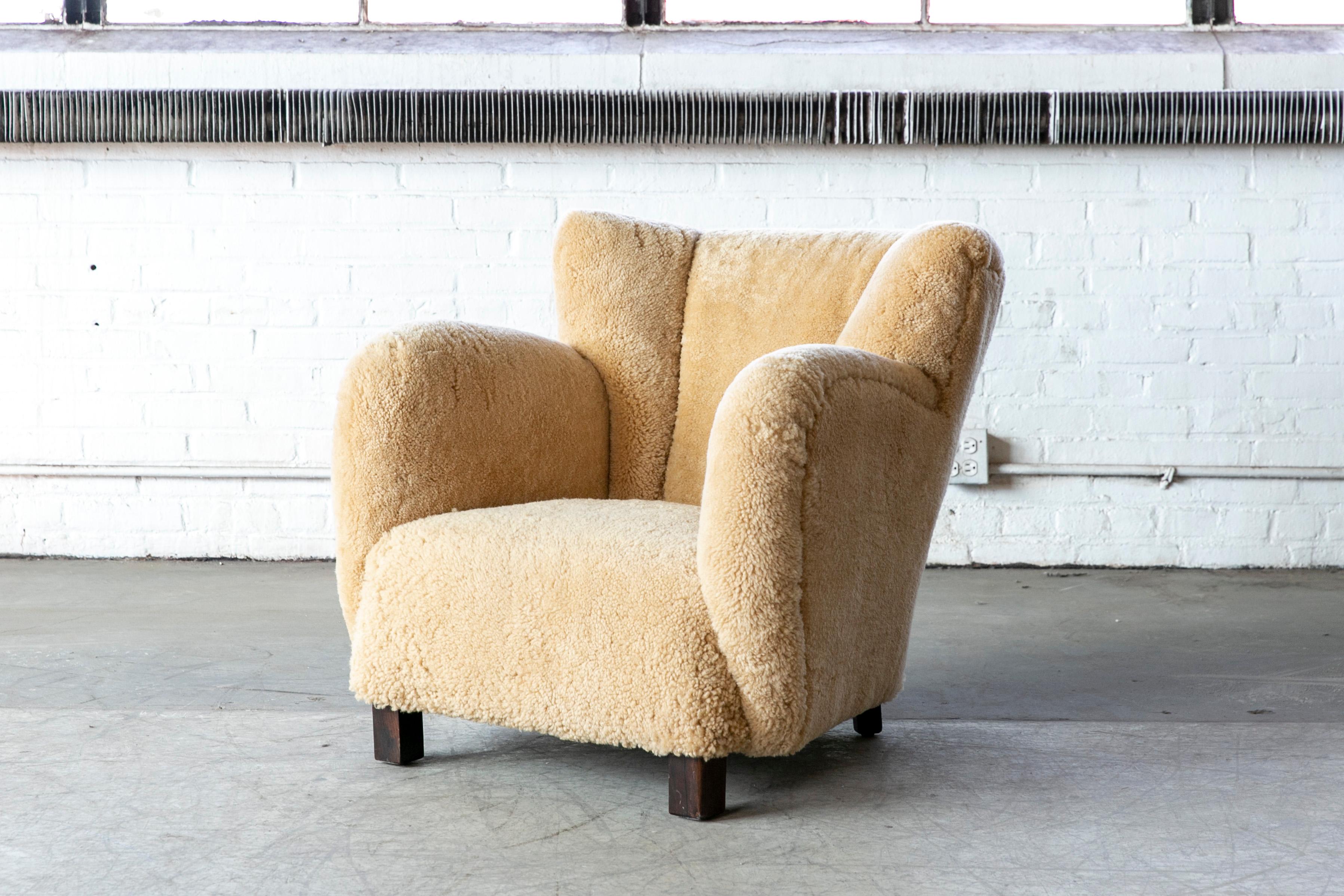 Super charming Mogens Lassen style lowback club or lounge chair from the 1940s featuring the rounded armrest design very characteristic of Lassen. Beautiful proportions and very organic lines. We have re-furbished and re-upholstered the chair in an