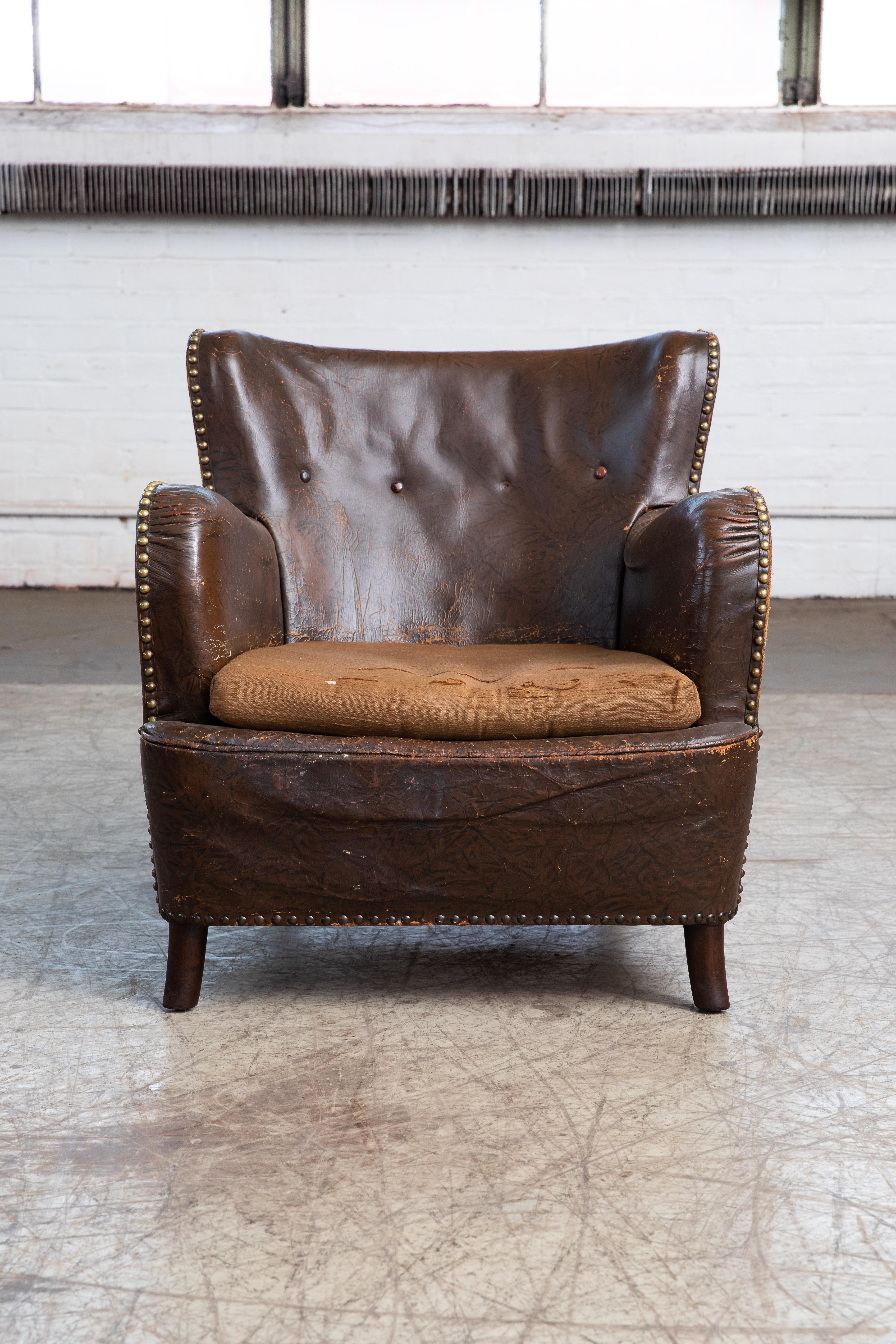 Mid-Century Modern Danish 1940s Club Chair in Brown Patinated Leather in the Style of Fritz Hansen