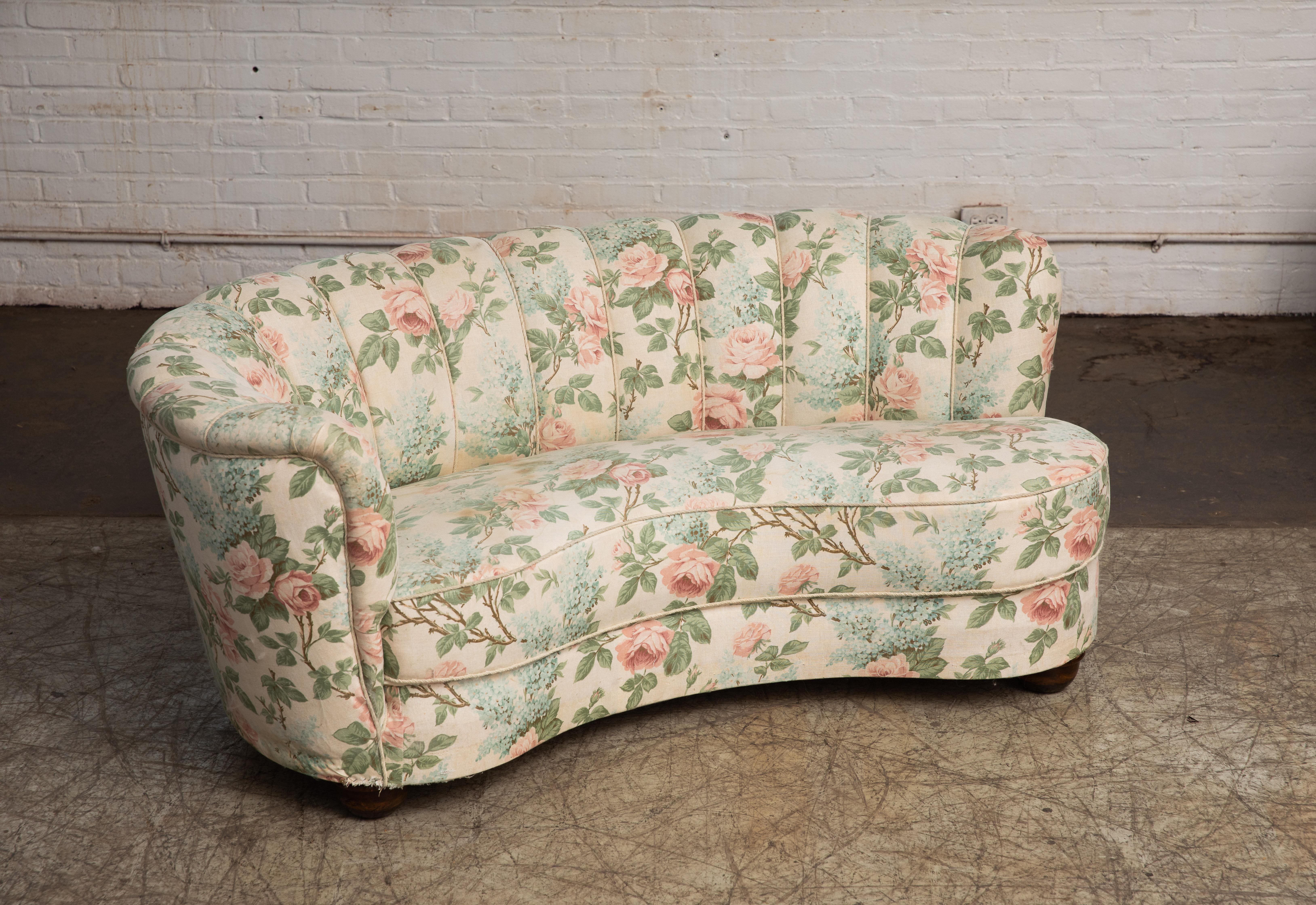 Danish 1940s Curved Banana Shape Loveseat and Chaise Lounge in Floral Fabric 4