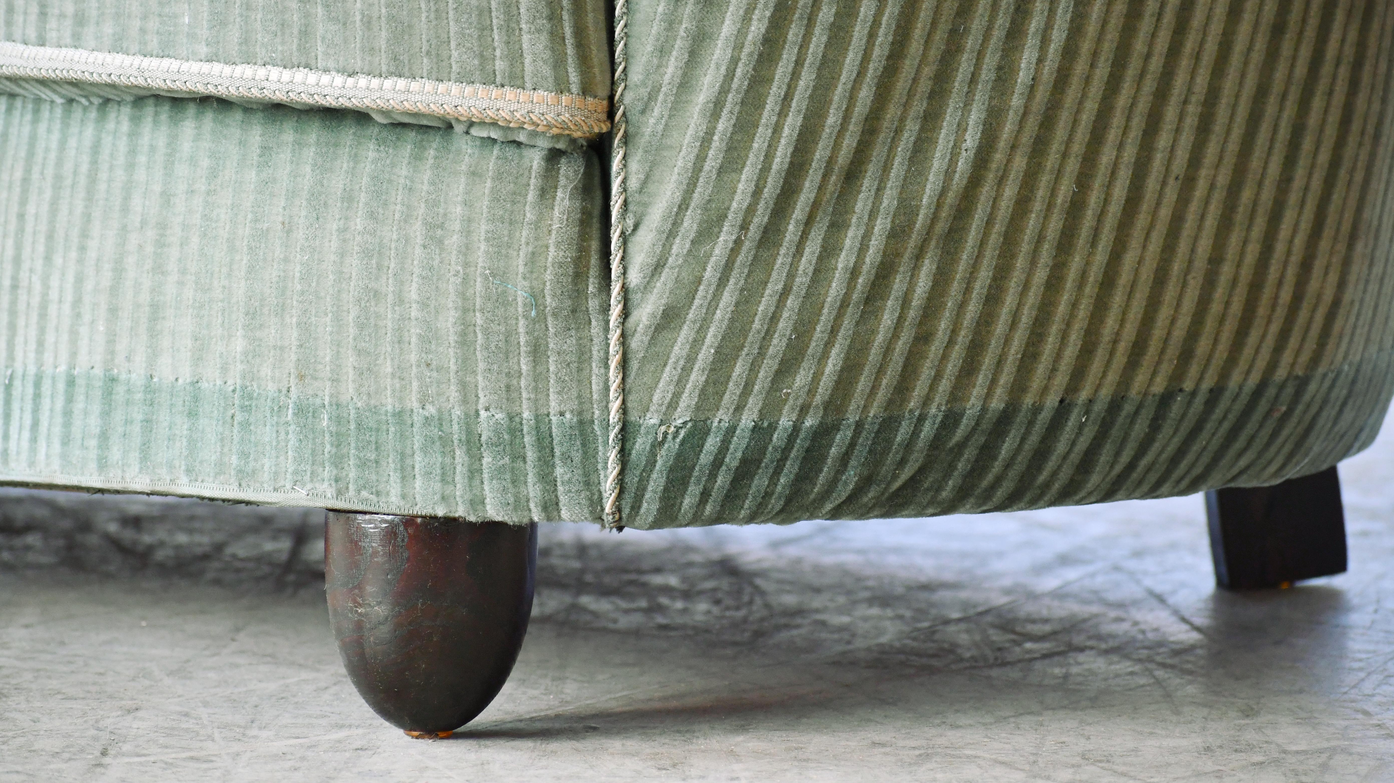 Loveseat danois des années 1940, courbé en mohair vert en forme de banane en vente 2