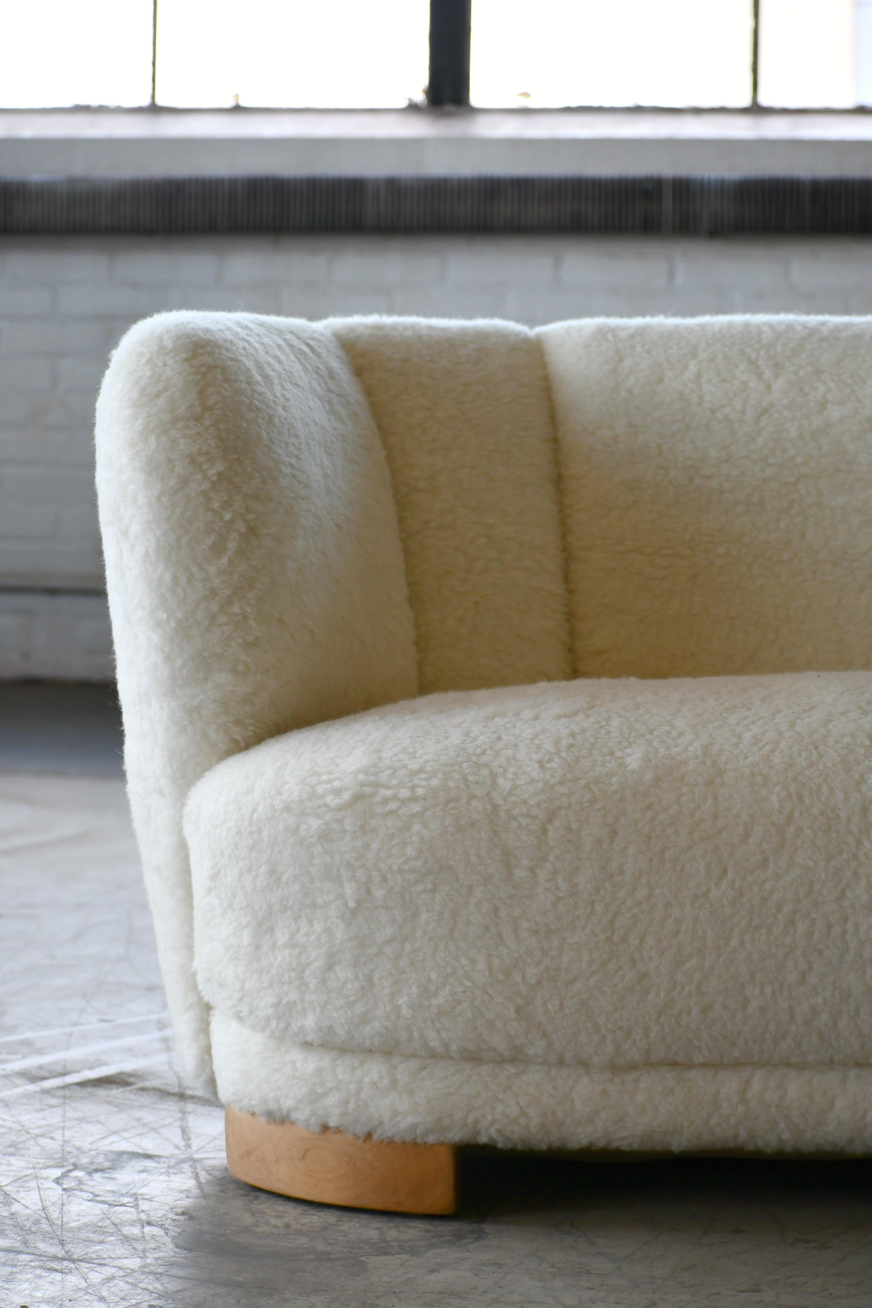 Danish 1940s Curved Banana Shape Sofa in Lambswool in the Style of Viggo Boesen 1