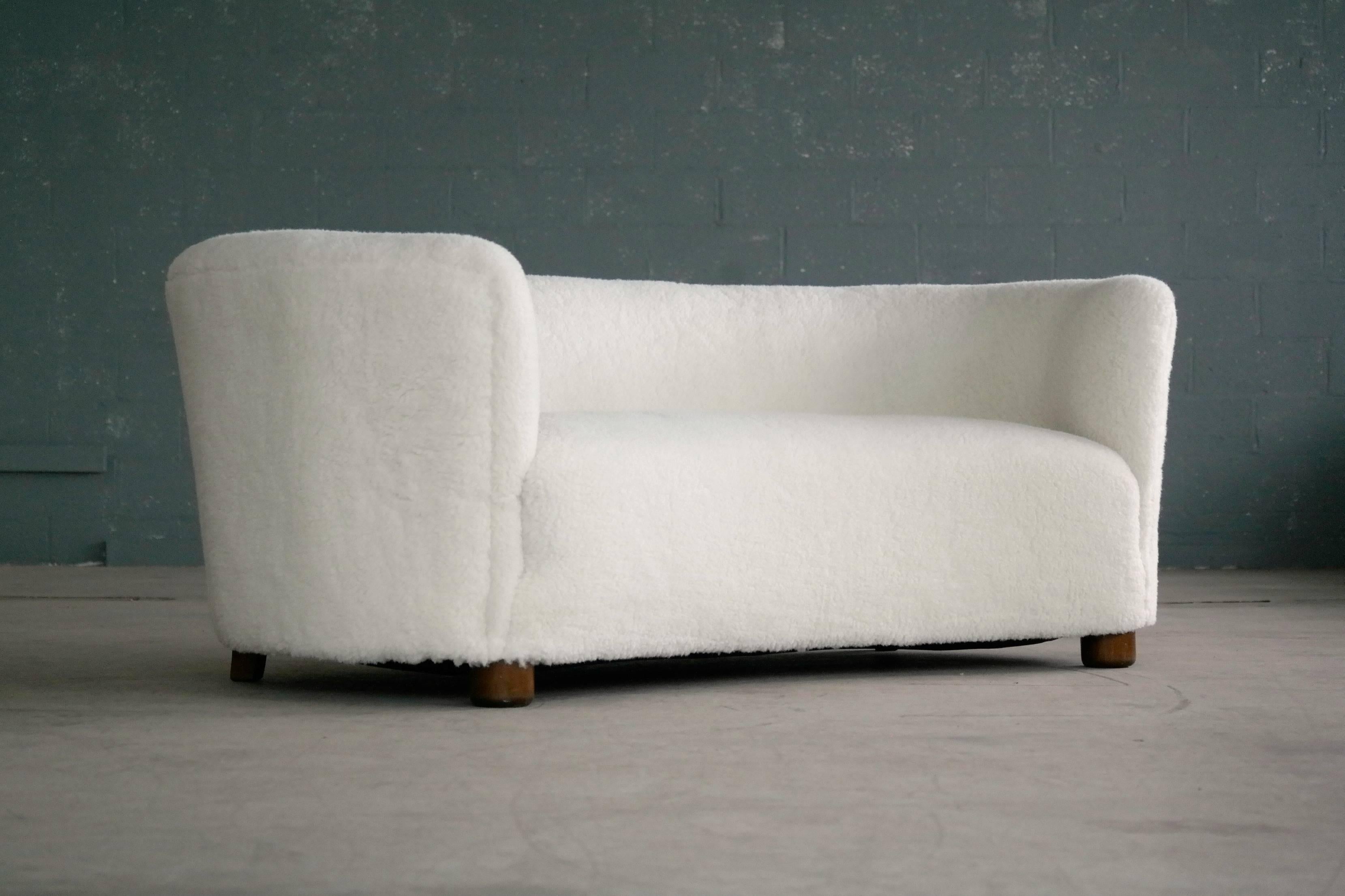 Mid-Century Modern Danish 1940s Curved Banana Shape Sofa in Lambswool in the Style of Viggo Boesen