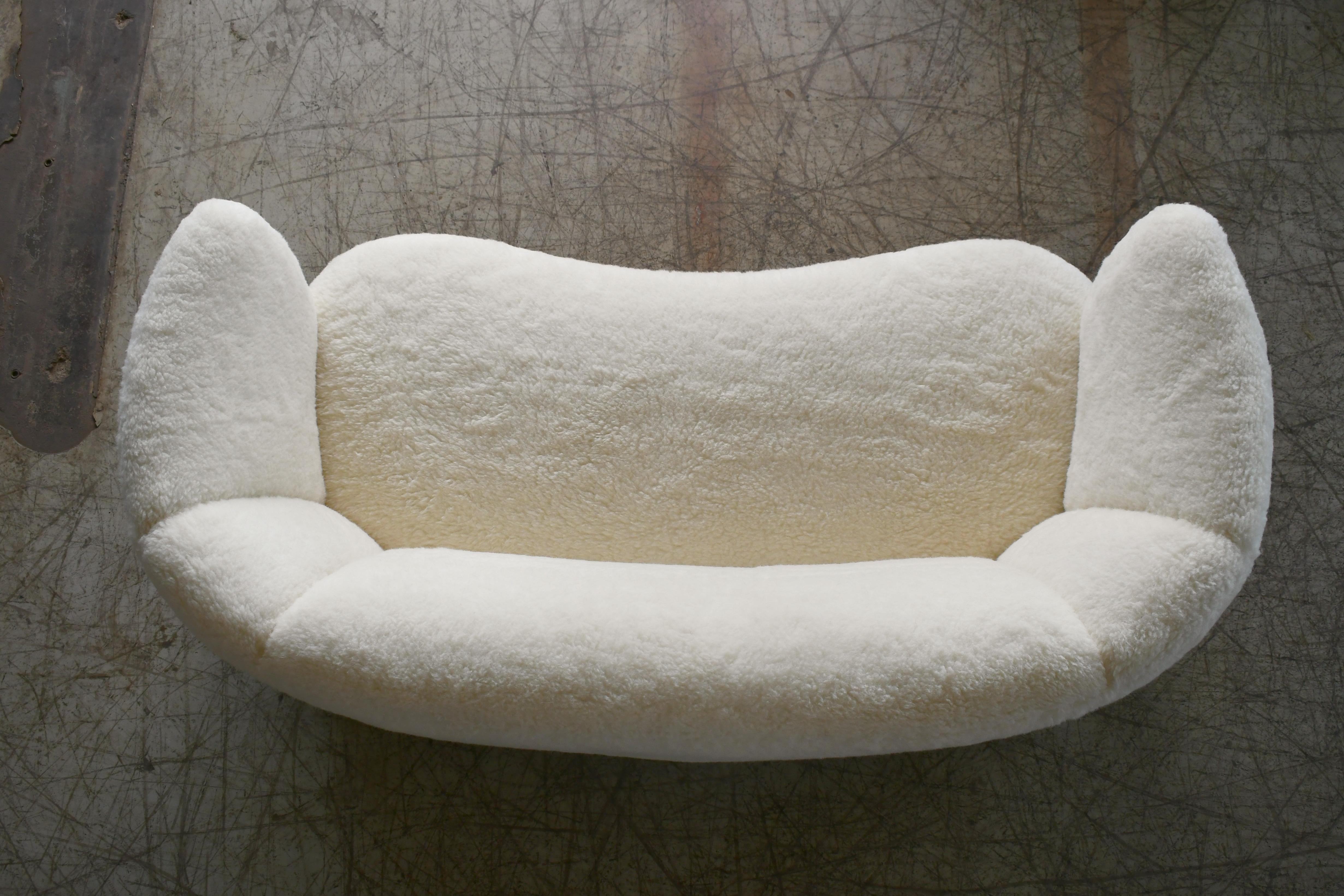 Mid-Century Modern Danish 1940s Curved Banana Shape Sofa in Lambswool in the Style of Viggo Boesen