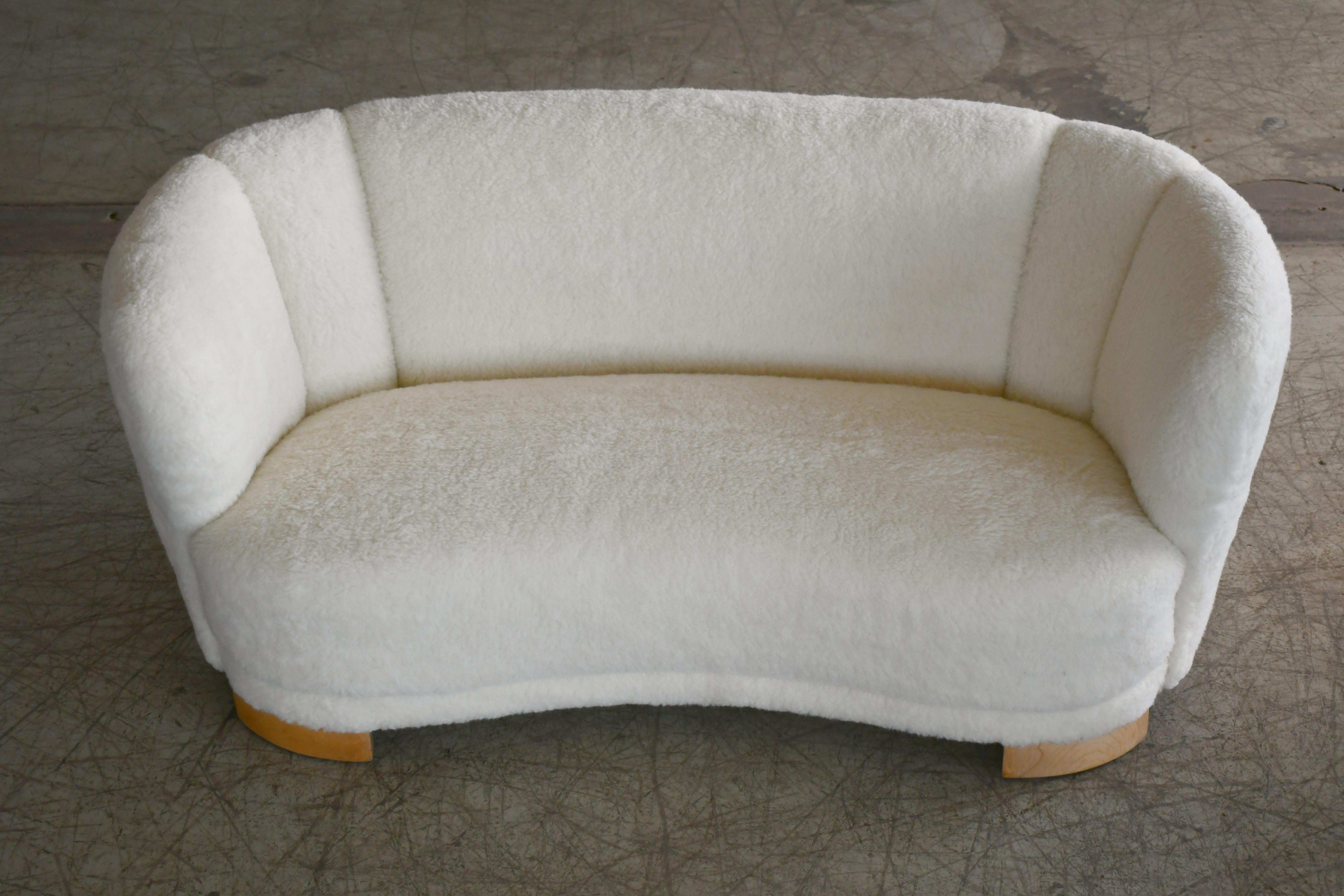 Danish 1940s Curved Banana Shape Sofa in Lambswool in the Style of Viggo Boesen In Excellent Condition In Bridgeport, CT