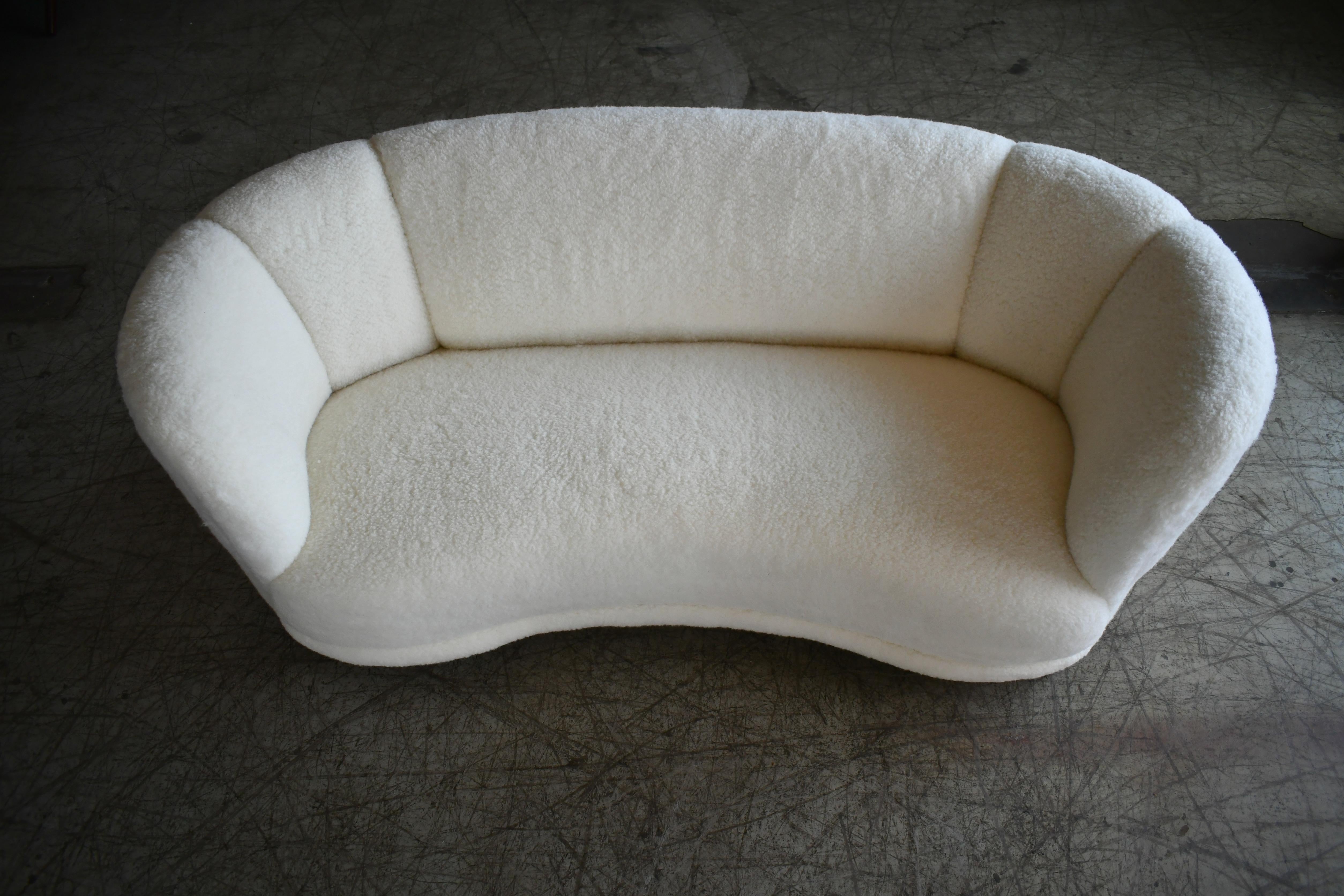 Danish 1940s Curved Banana Shape Sofa in Lambswool in the Style of Viggo Boesen 1