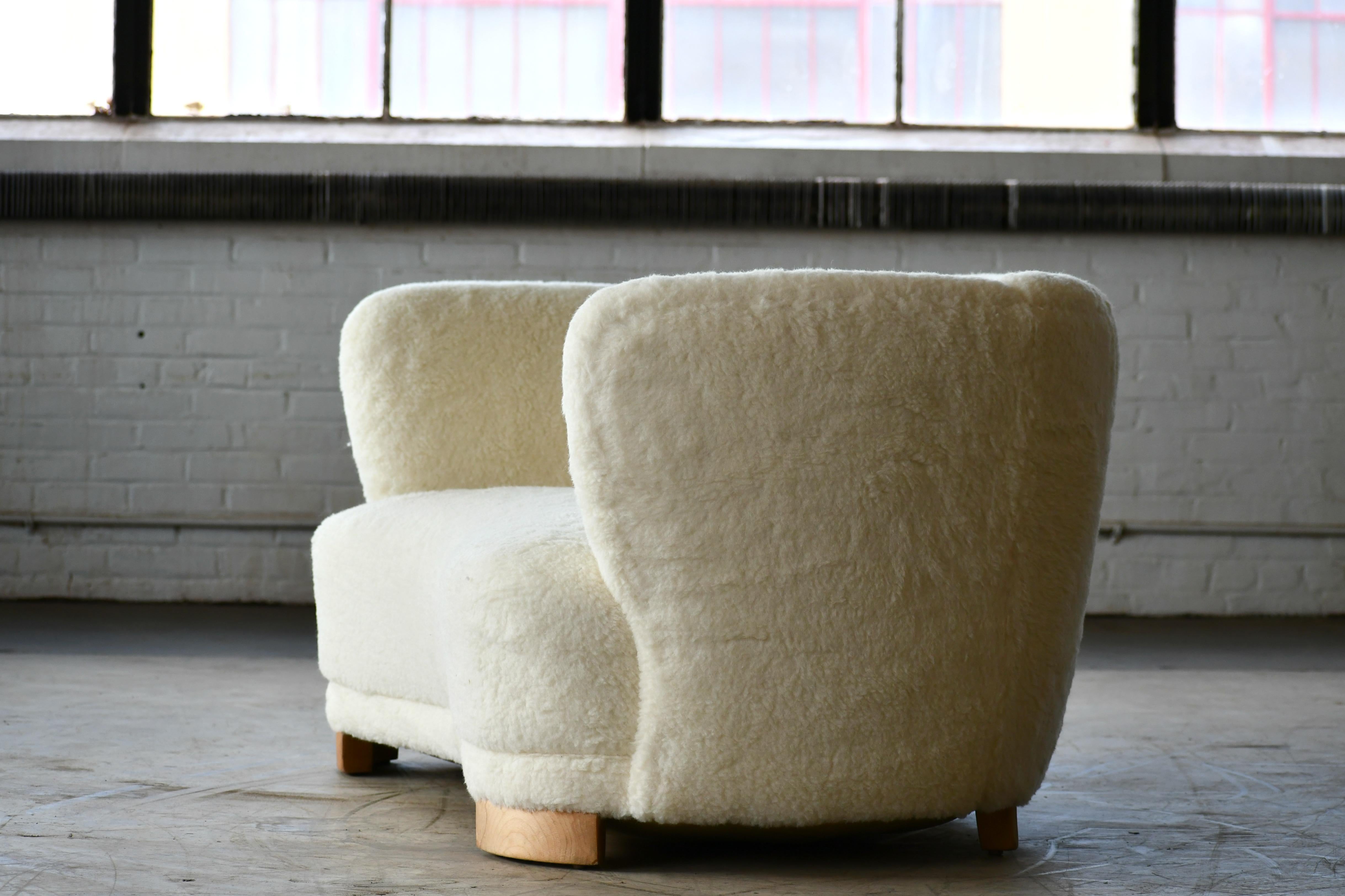 Mid-20th Century Danish 1940s Curved Banana Shape Sofa in Lambswool in the Style of Viggo Boesen