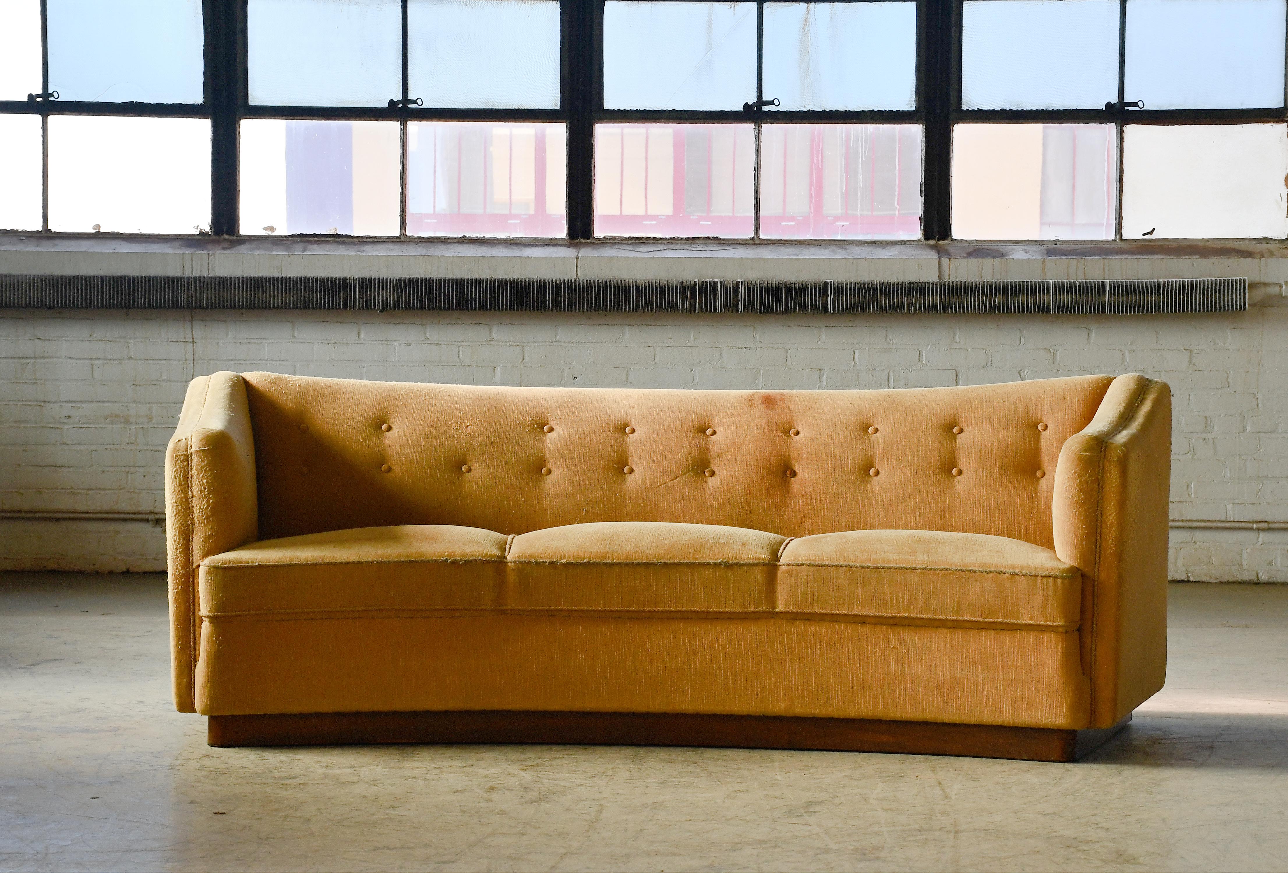 Mid-Century Modern Danish 1940s Curved Shape Sofa Model 1668 by Ole Wanscher for Fritz Hansen
