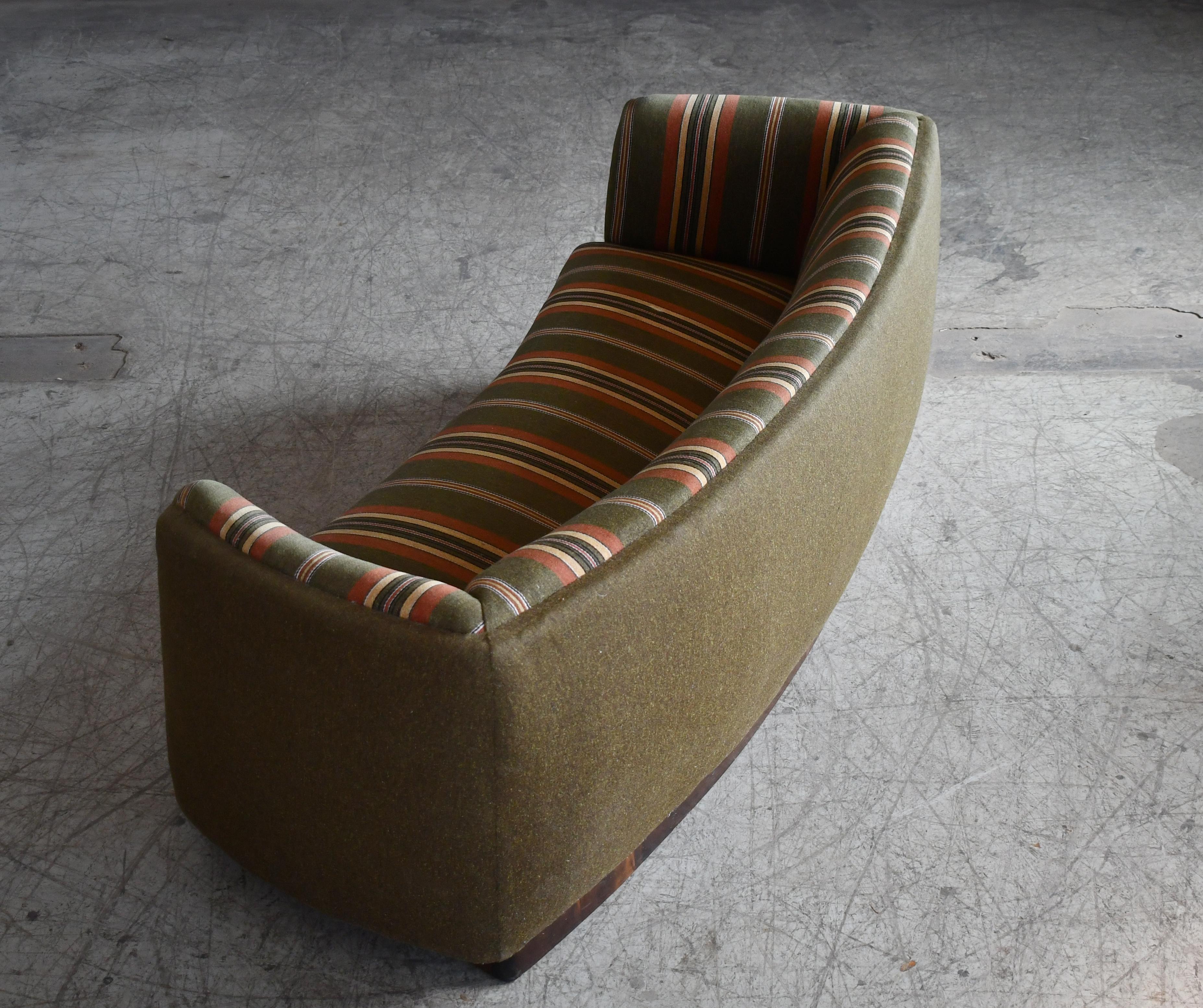 Mid-20th Century Danish 1940s Curved Shape Sofa Model 1668 by Ole Wanscher for Fritz Hansen For Sale