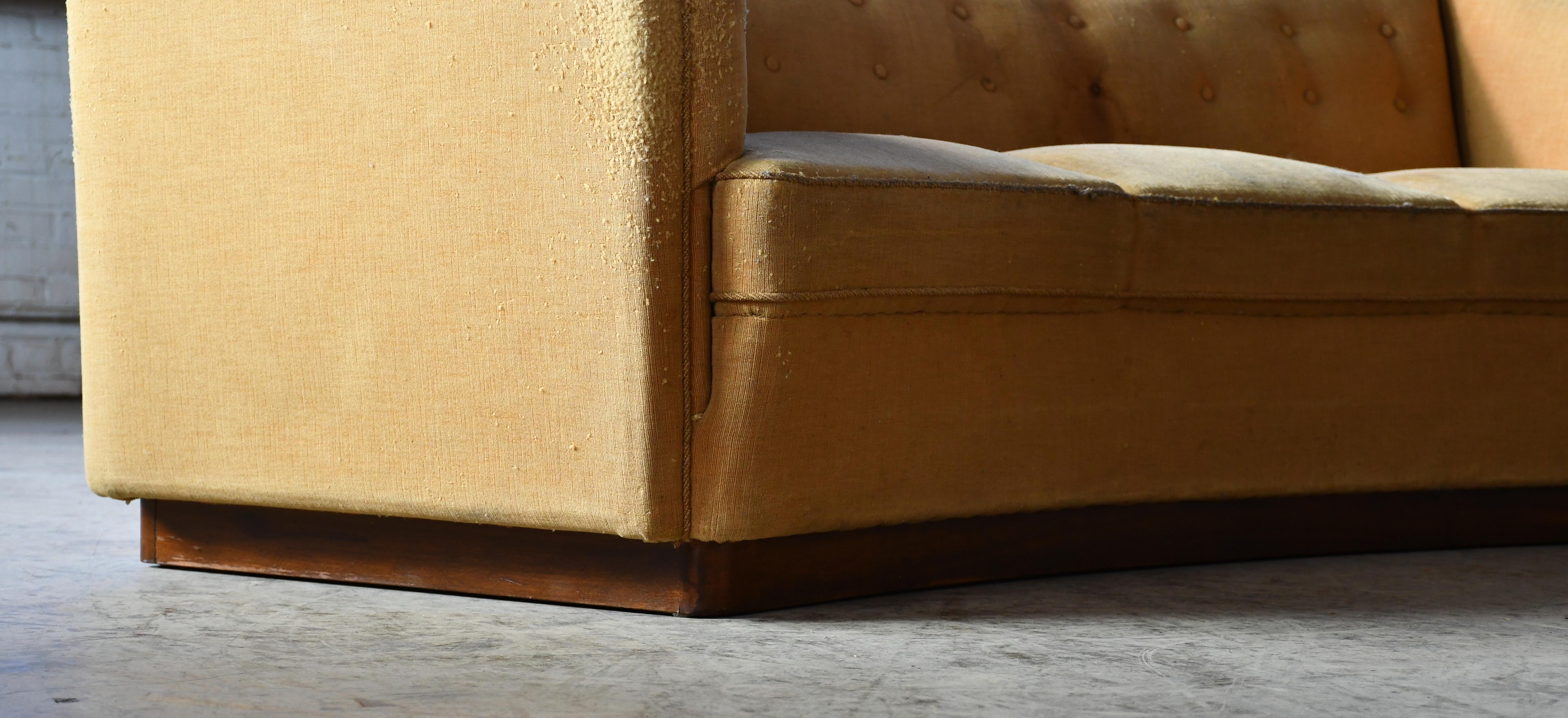 Mid-20th Century Danish 1940s Curved Shape Sofa Model 1668 by Ole Wanscher for Fritz Hansen