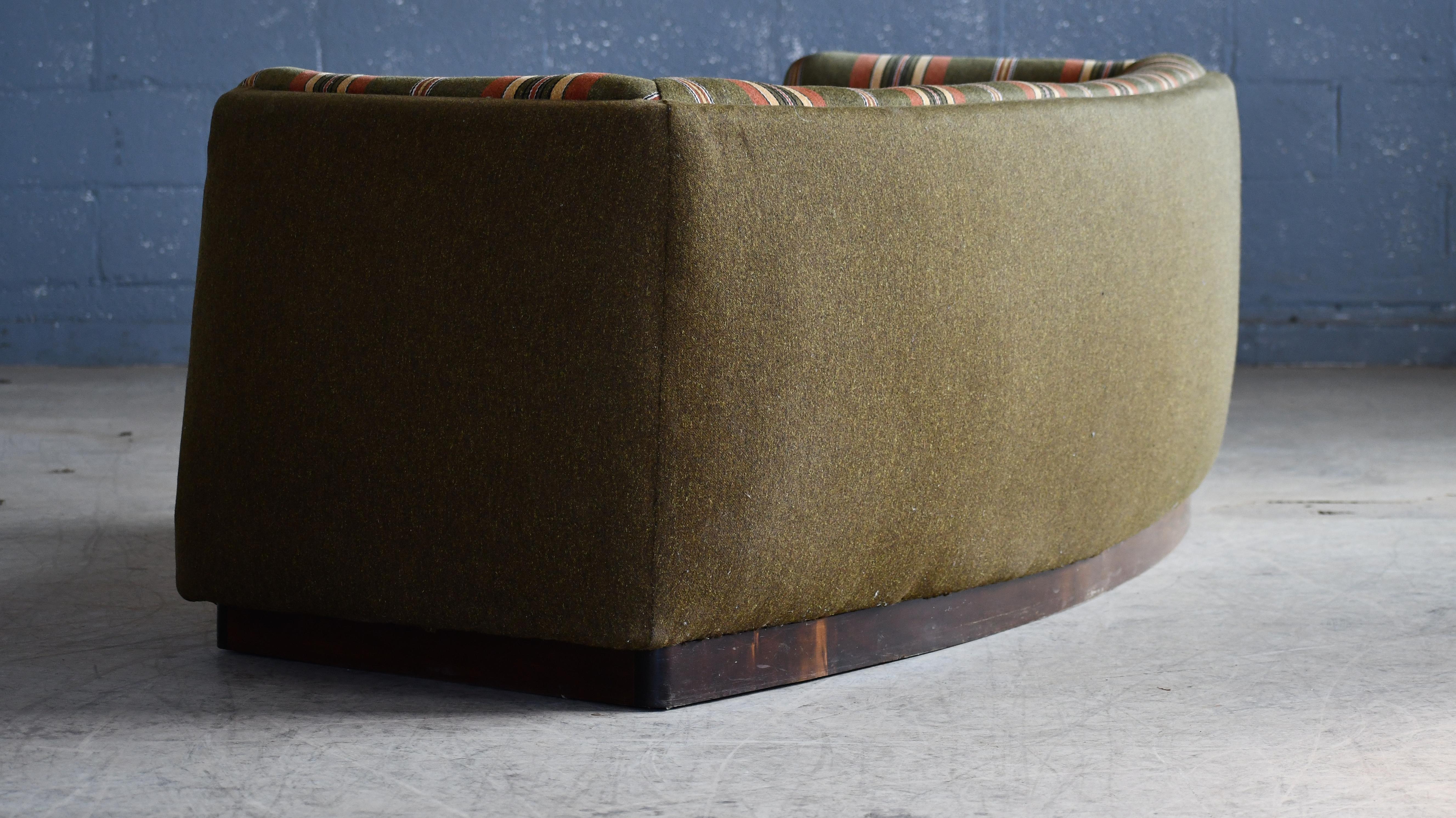 Mohair Danish 1940s Curved Shape Sofa Model 1668 by Ole Wanscher for Fritz Hansen For Sale