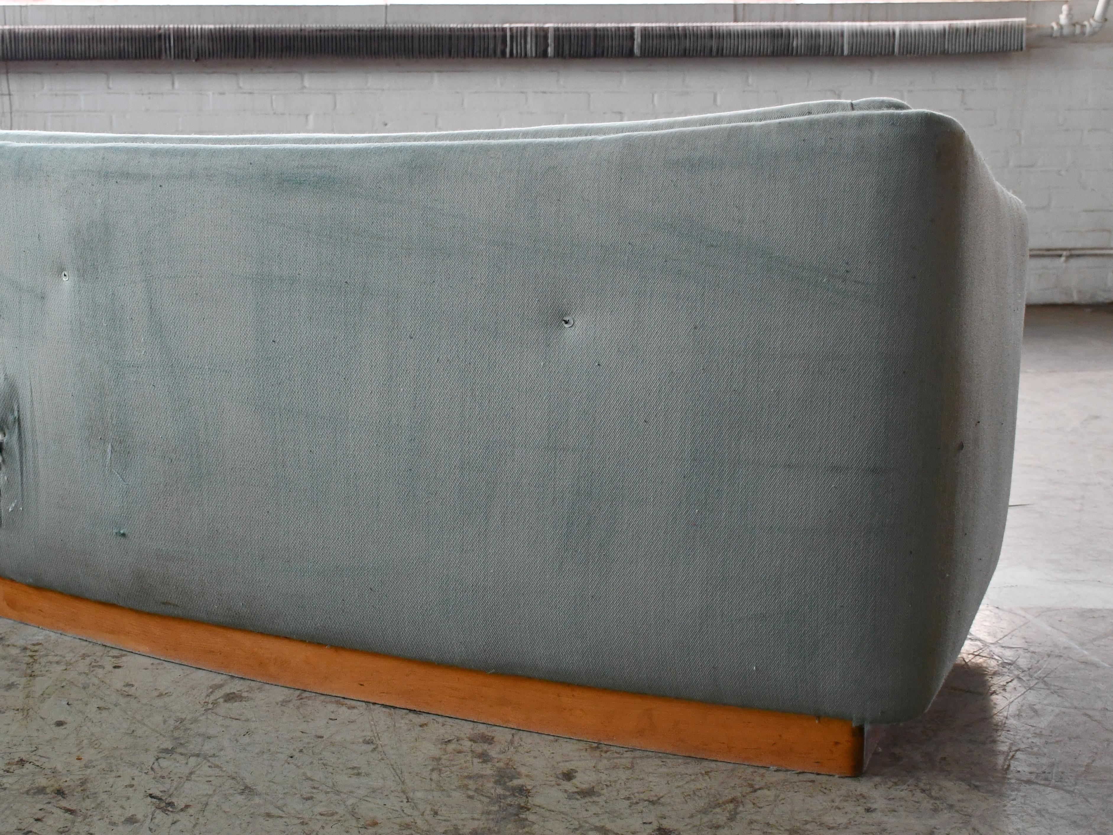 Danish 1940s Curved Sofa Model 1668 by Ole Wanscher for Fritz Hansen For Sale 2