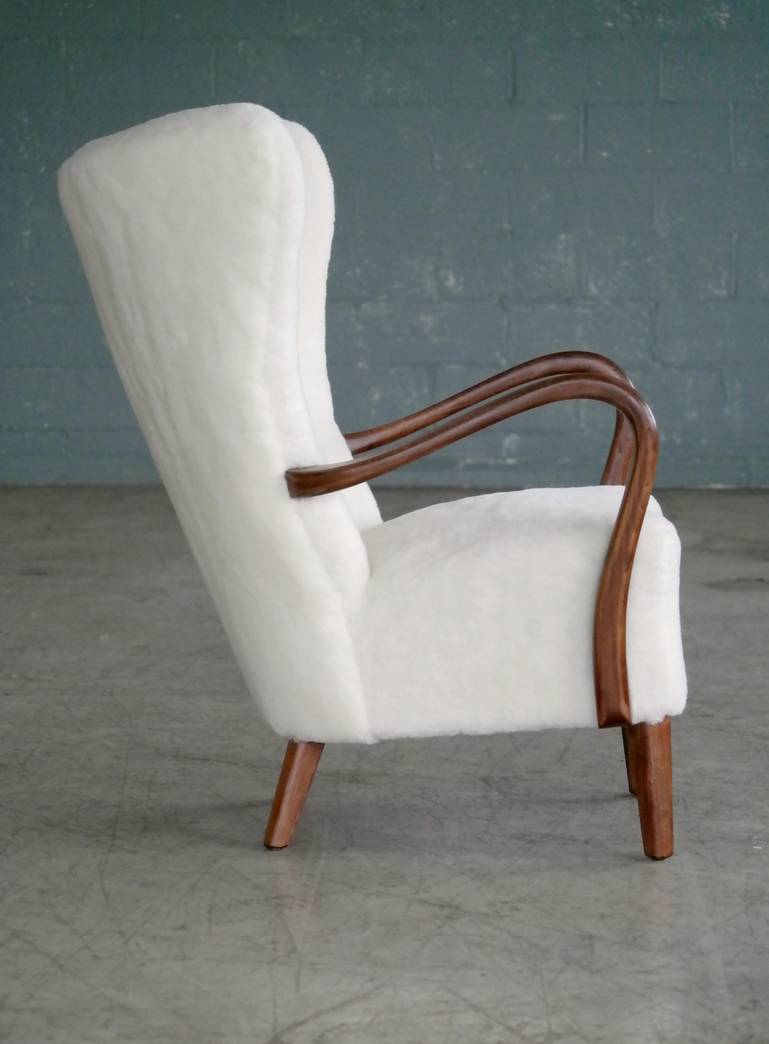 Danish 1940s Easy Chair in Lambswool with Open Armrests by Alfred Christensen In Good Condition In Bridgeport, CT