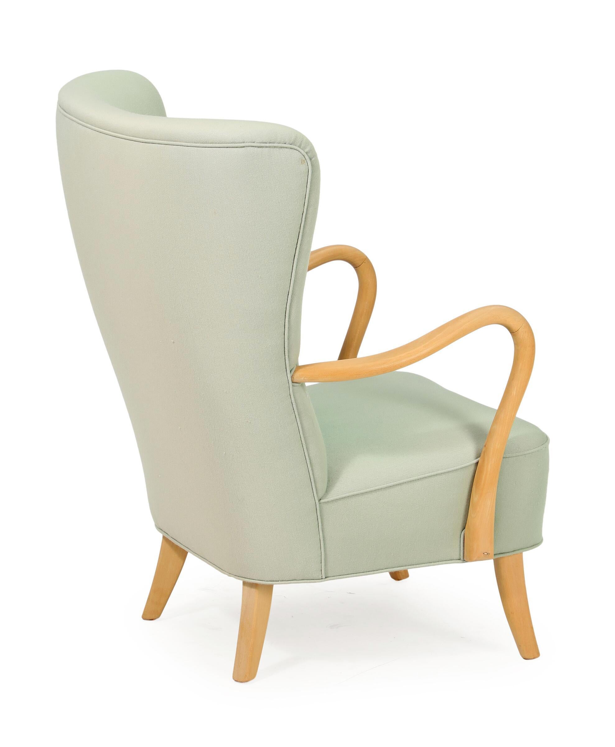 Butaca danesa de los años 40 con reposabrazos abiertos, de haya, por Alfred Christensen Moderno de mediados de siglo en venta