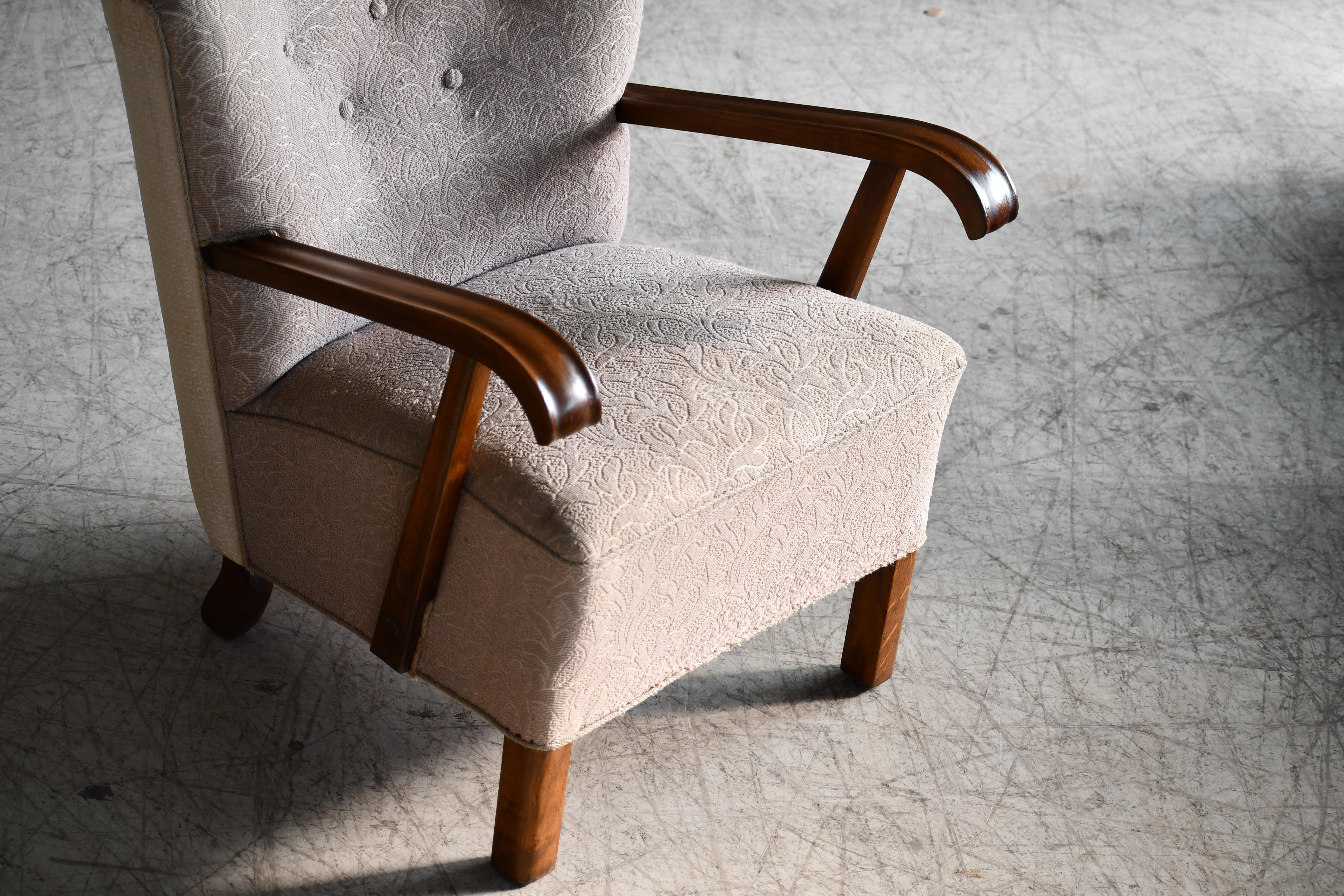 Dänischer Sessel 1940er Jahre von Slagelse Offene Armlehnen in Eiche  im Zustand „Gut“ im Angebot in Bridgeport, CT