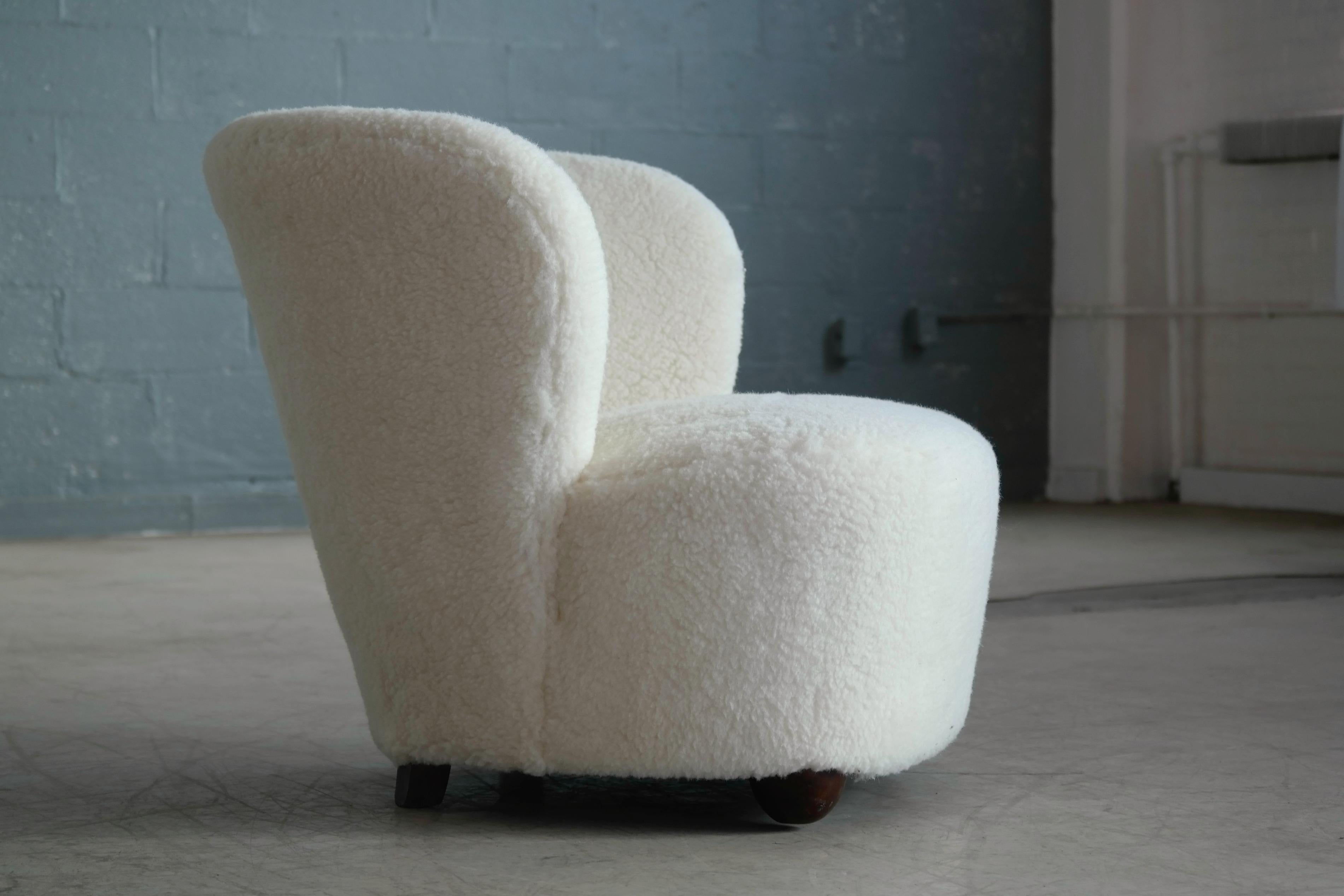 Danish 1940s Fritz Hansen Lounge or Slipper Chair Newly Upholstered in Lambswool 1