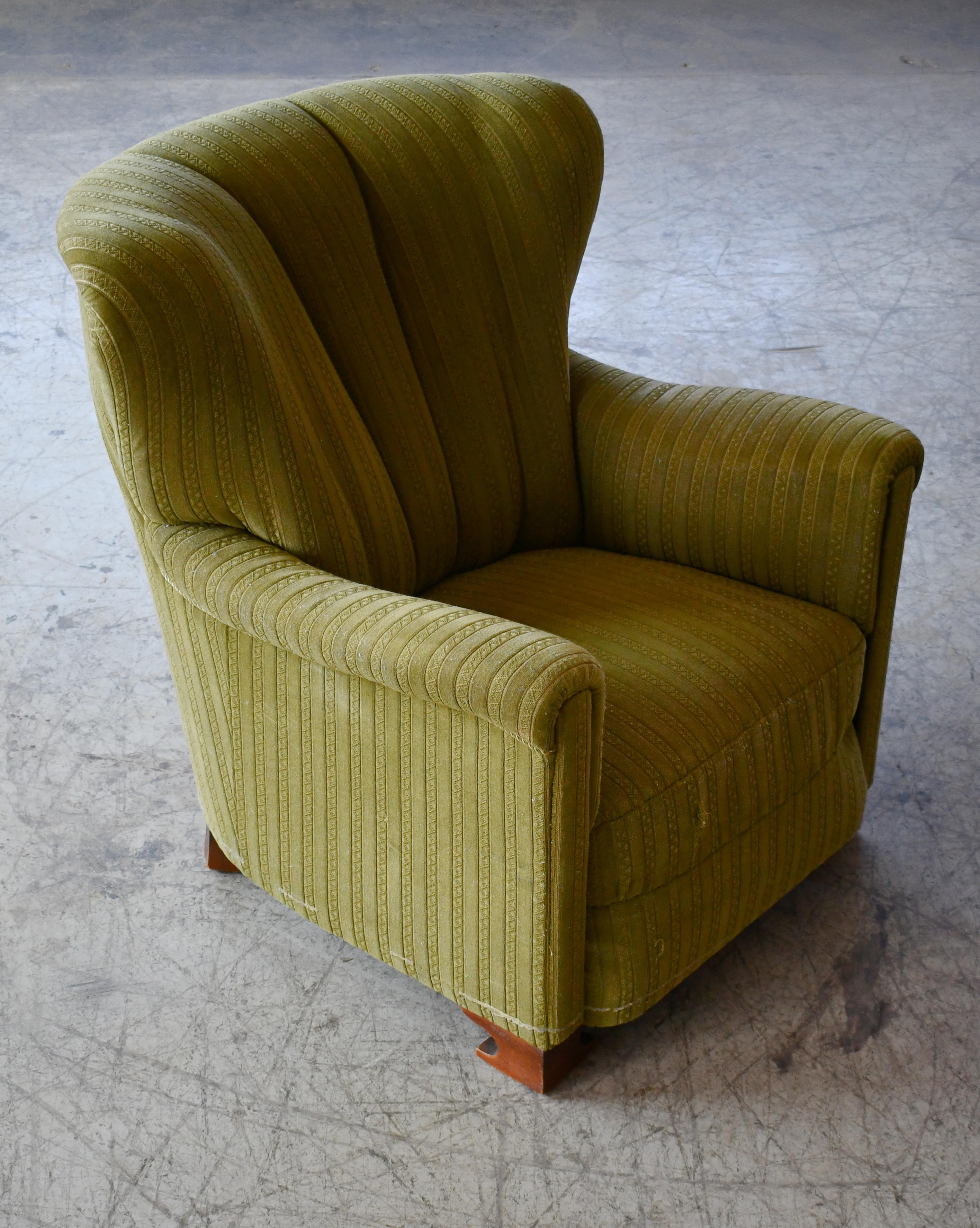 Grand fauteuil club danois des années 1940 de style Fritz Hansen en laine avec dossier cannelé Bon état - En vente à Bridgeport, CT