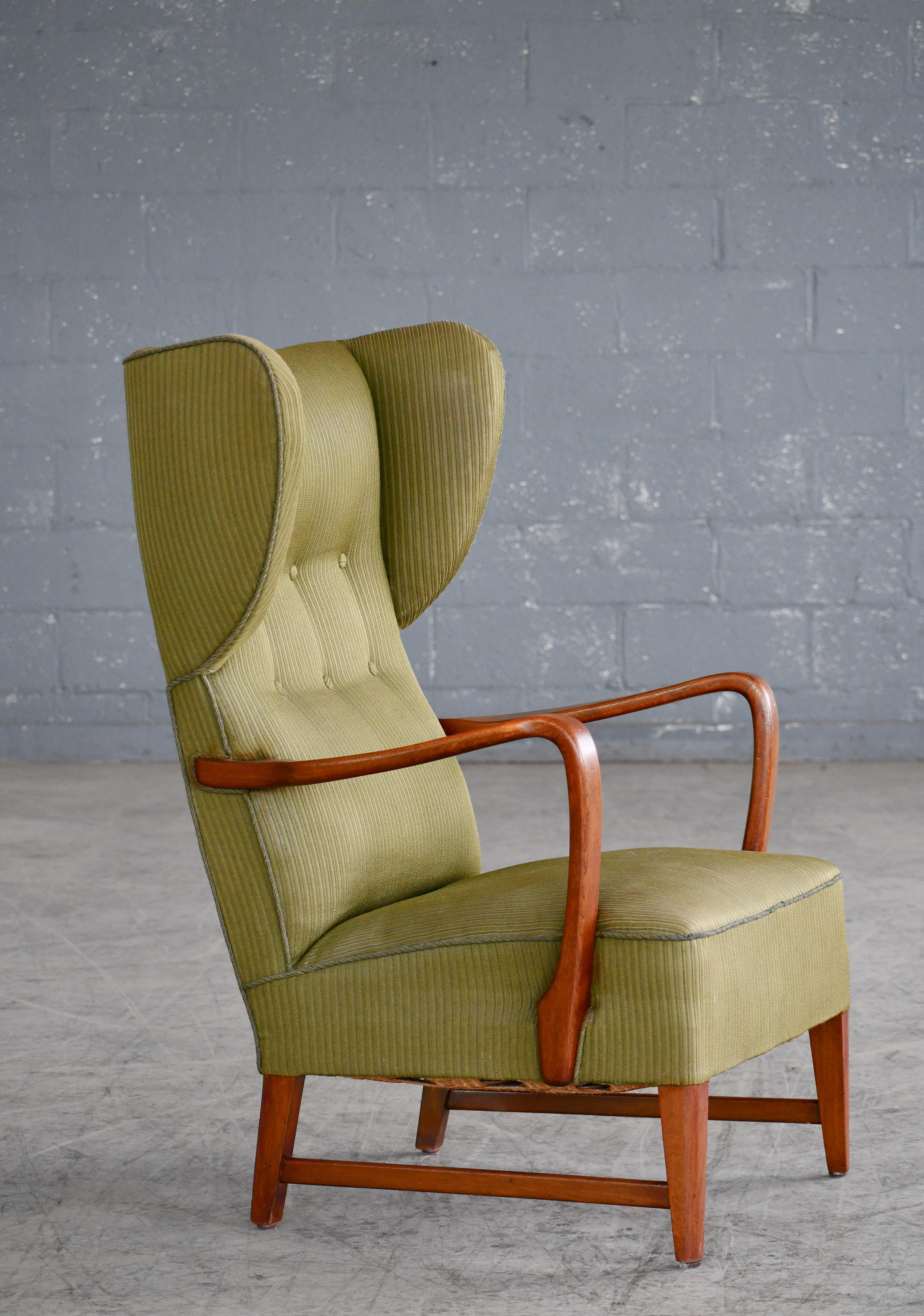 Mid-20th Century Danish 1940s Fritz Hansen Style Wing Back Lounge Chair with Open Armrests in Oak