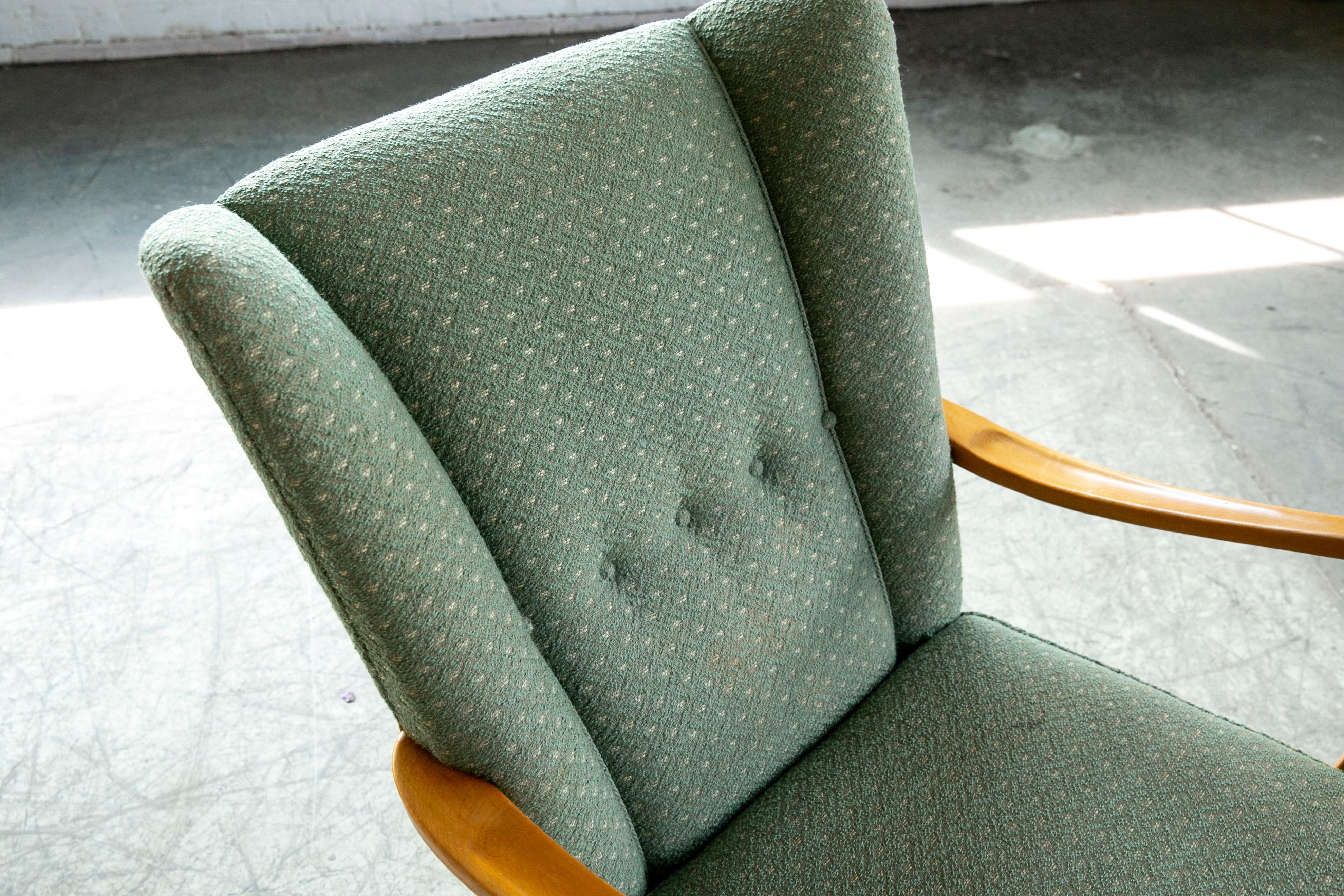 Dänisch 1940's Fritz Hansen Style Wingback Lounge Chair in mit offener Armlehne im Angebot 4