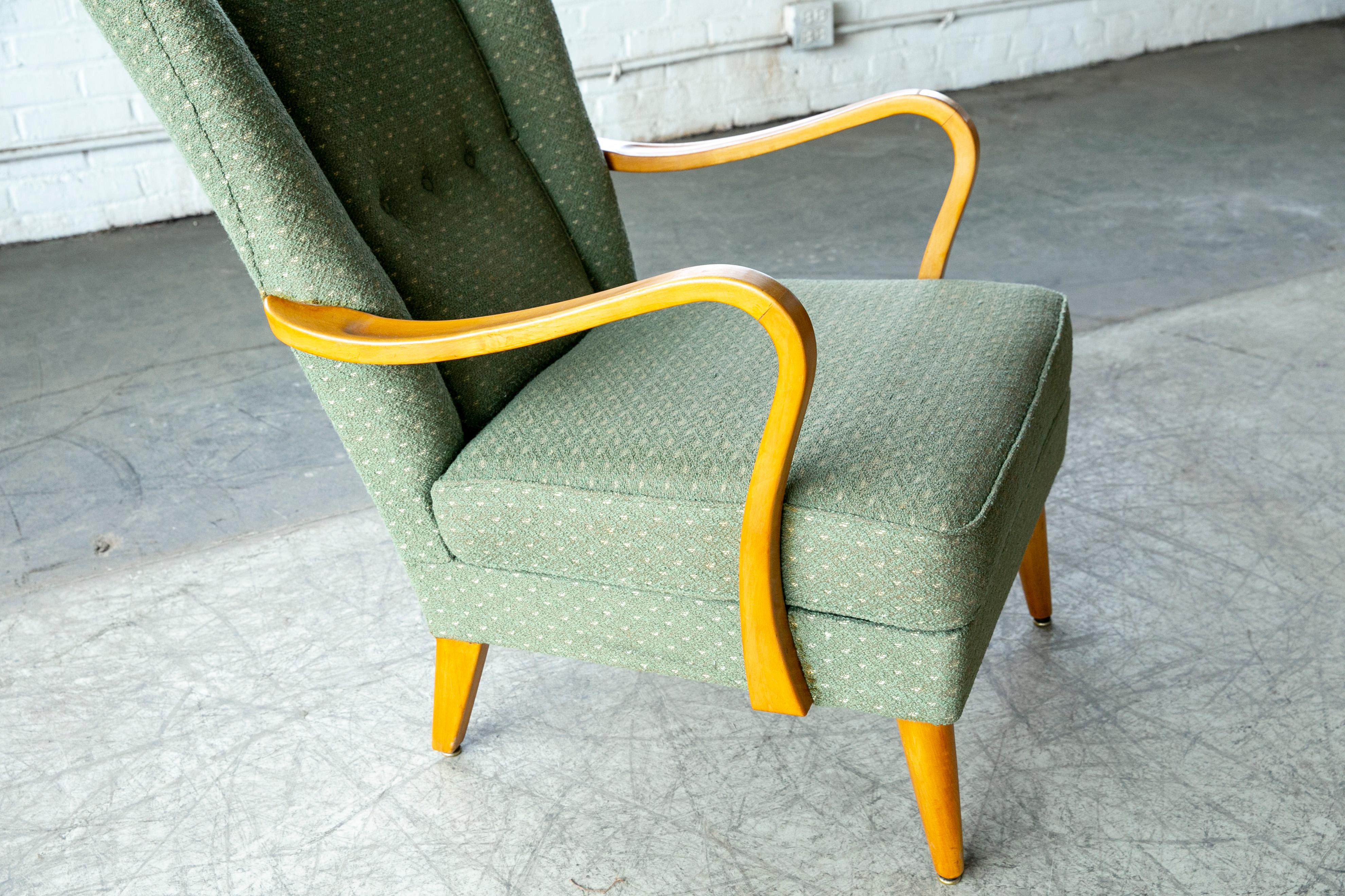 Dänisch 1940's Fritz Hansen Style Wingback Lounge Chair in mit offener Armlehne im Angebot 2