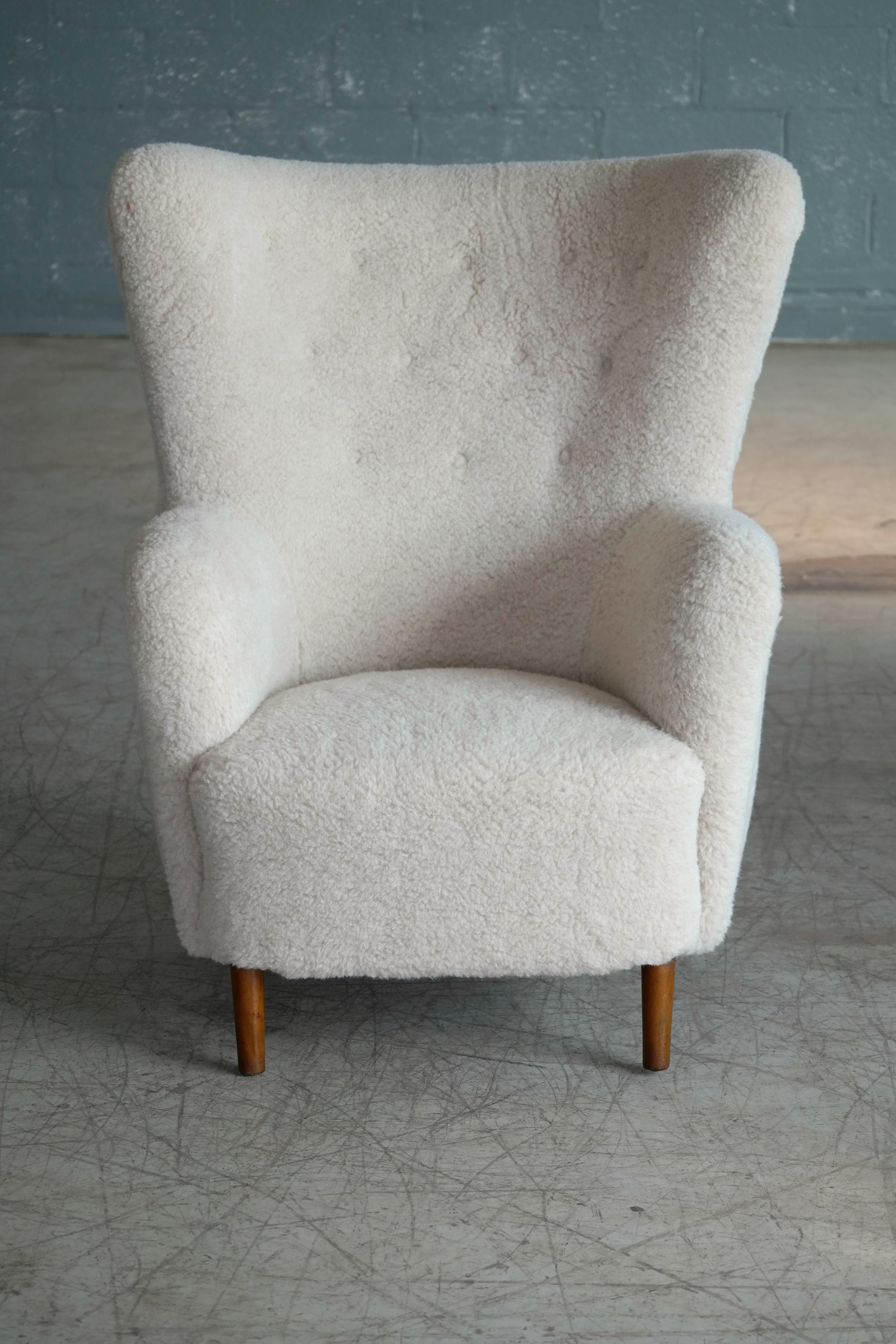 Danish 1940s High Back Lounge Chair in Beige Lambswool in Flemming Lassen Style In Excellent Condition In Bridgeport, CT