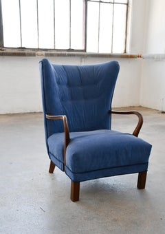 Dänischer Lounge-Sessel aus den 1940er Jahren mit hoher Rückenlehne und offener Armlehne aus gebeizter Eiche, 1940er Jahre