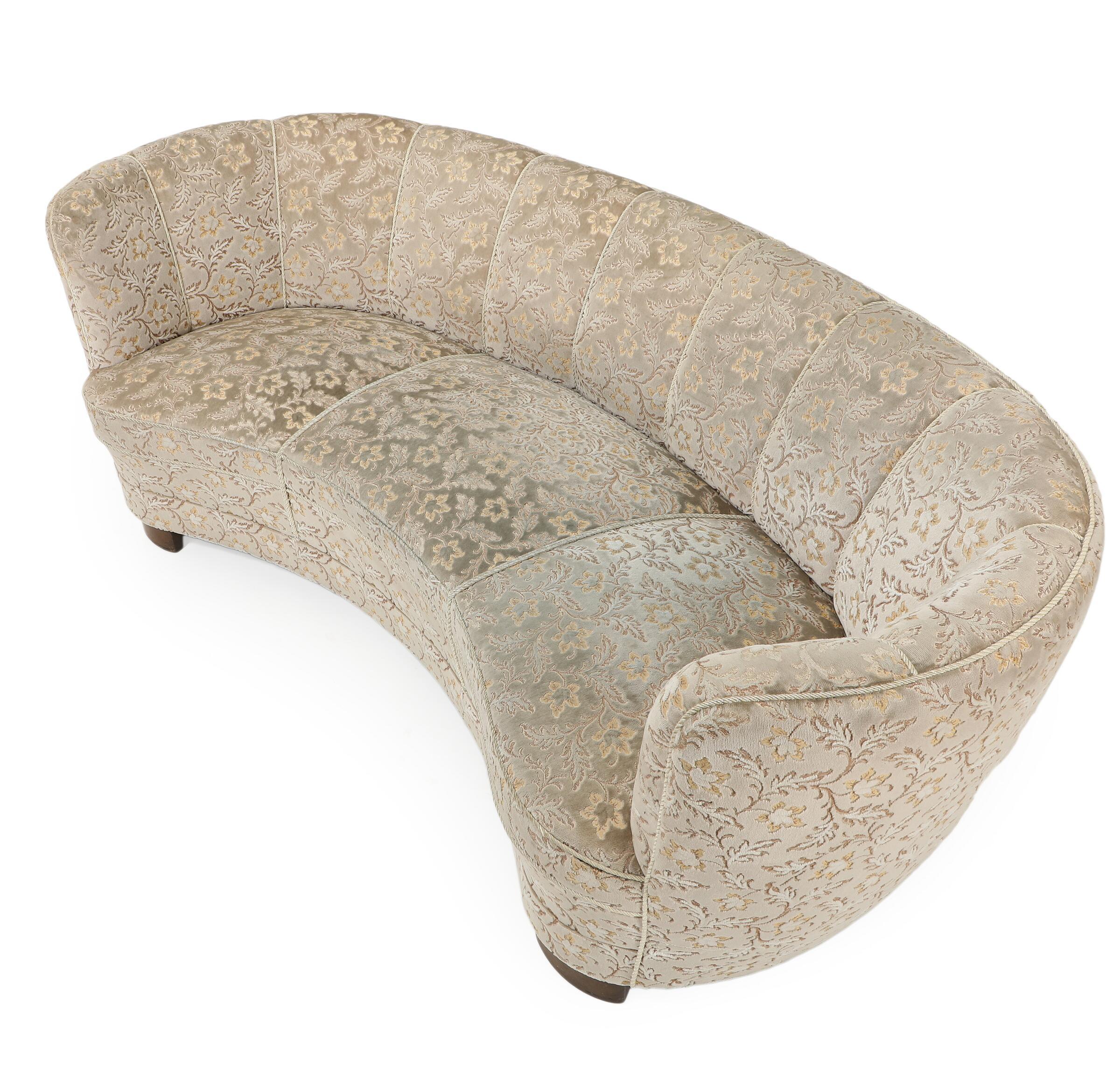 Sofá danés curvo con forma de plátano de los años 40 Moderno de mediados de siglo en venta