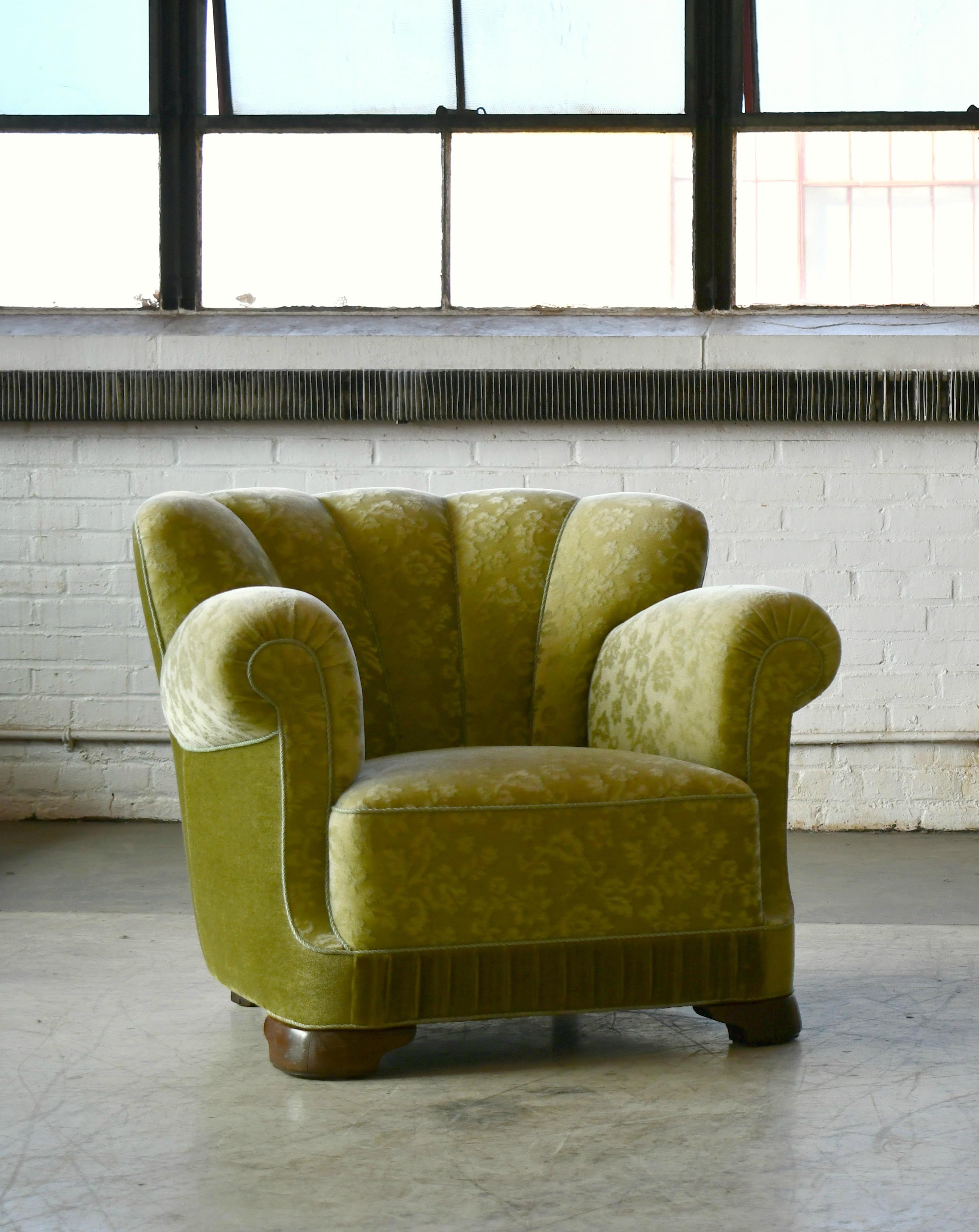 Mid-20th Century Danish 1940s Large Club Chair in the Style of Fritz Hansen Model 1518