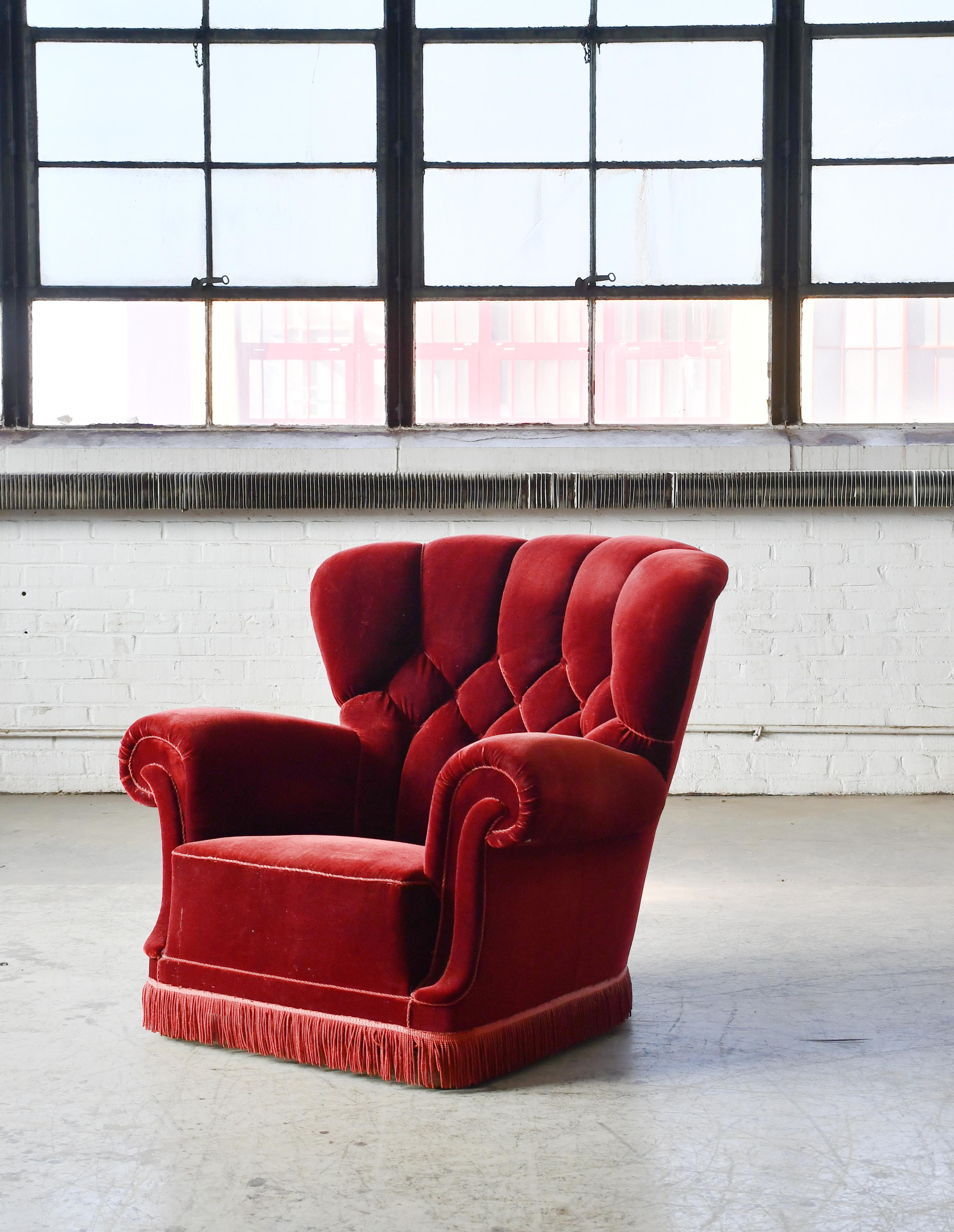 Sublime fauteuil club ou lounge danois de grande taille fabriqué au début des années 1940 comme modèle 1518 par Fritz Hansen. Ce modèle de chaise présenté dans le catalogue 1942 de Fritz Hansen est superbement confortable et a une présence très