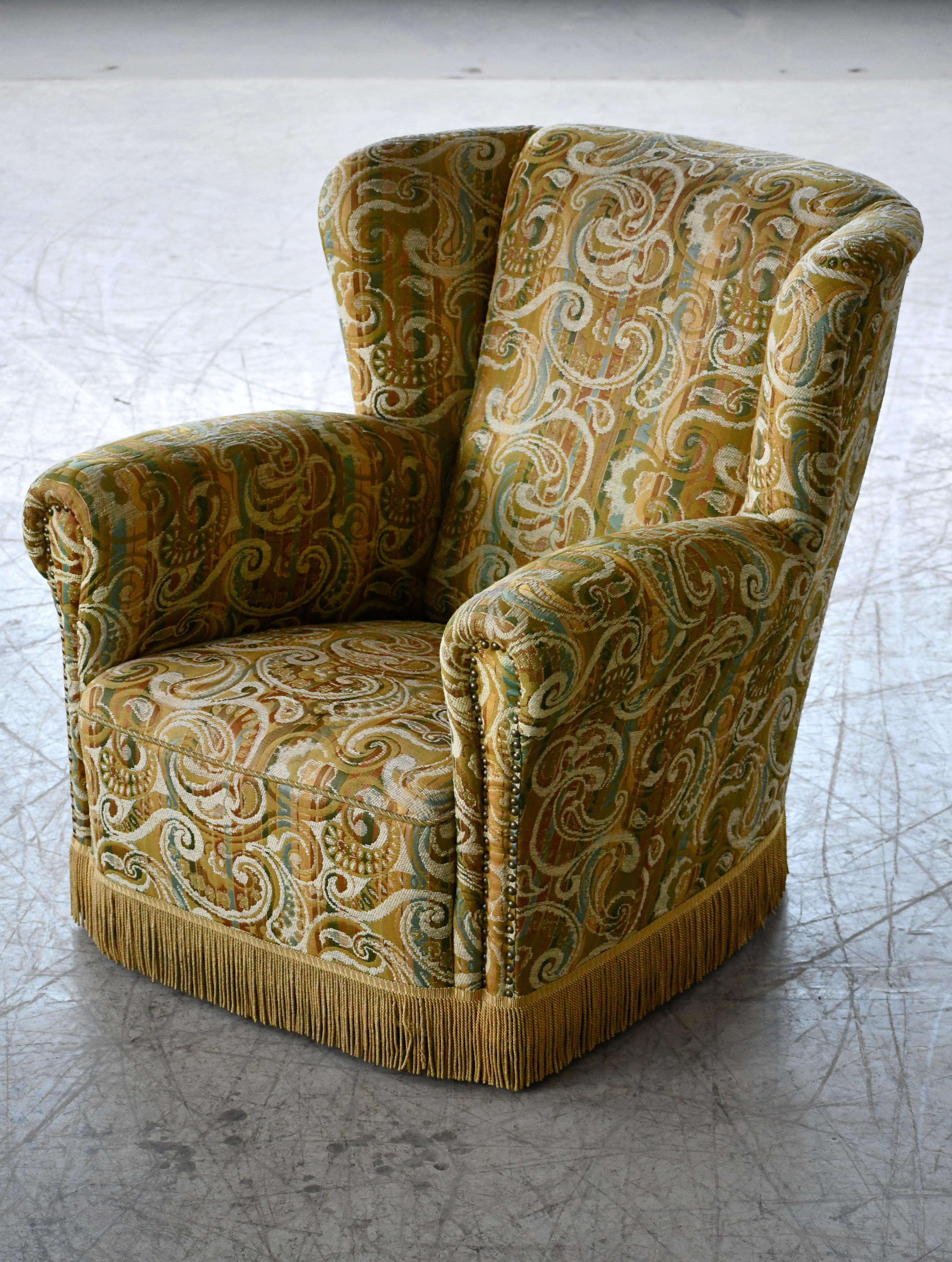 Danish 1940s Large Lounge Chair in Floral Fabric In Good Condition For Sale In Bridgeport, CT