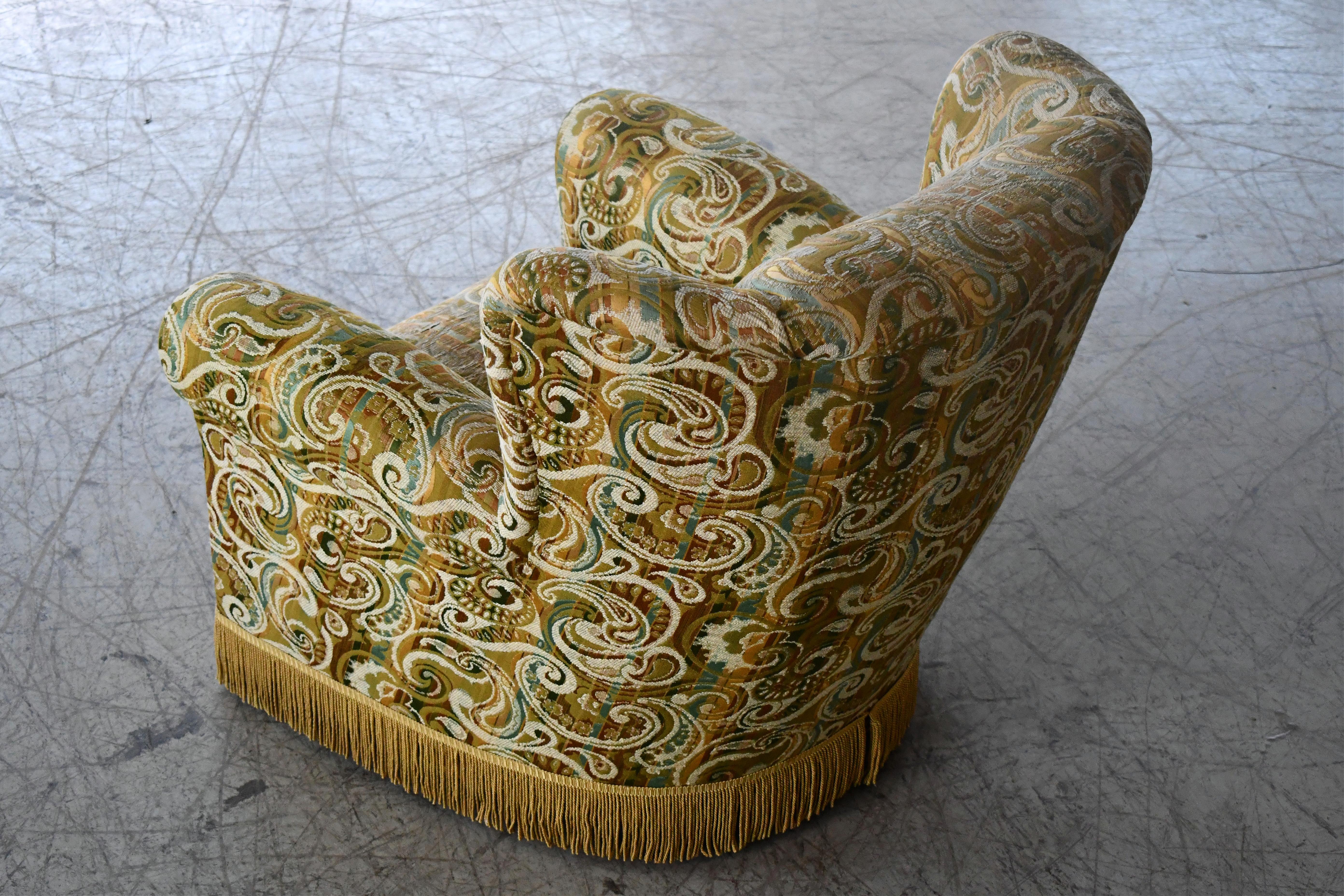 Danish 1940s Large Lounge Chair in Floral Fabric For Sale 2
