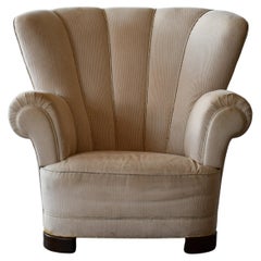 Dänisch 1940's Large Scale Channel Back Club oder Lounge Chair