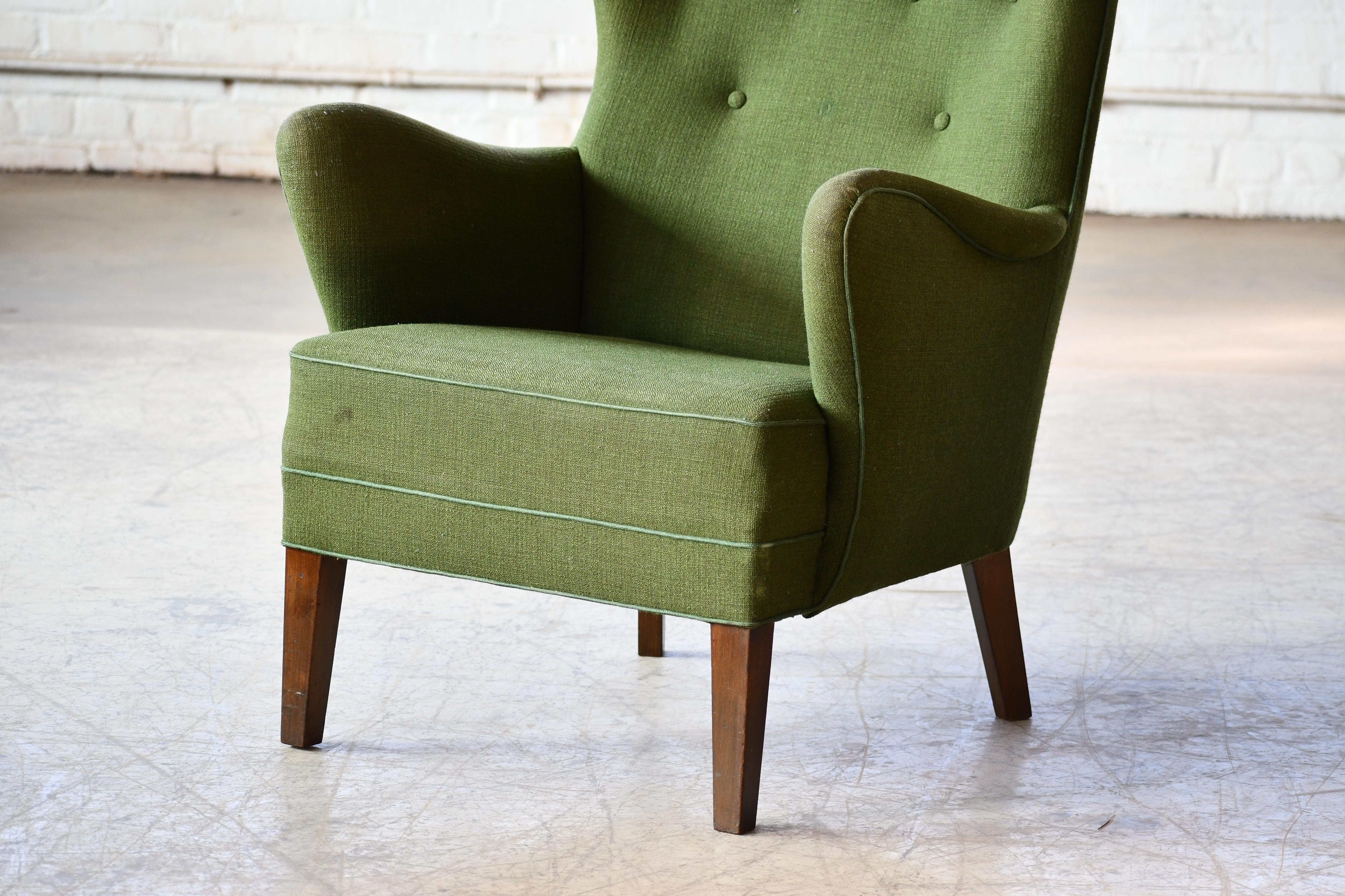 Mid-Century Modern Danish 1940s Lassen Style Easy Chair in Green Wool Fabric Mahogany Legs For Sale