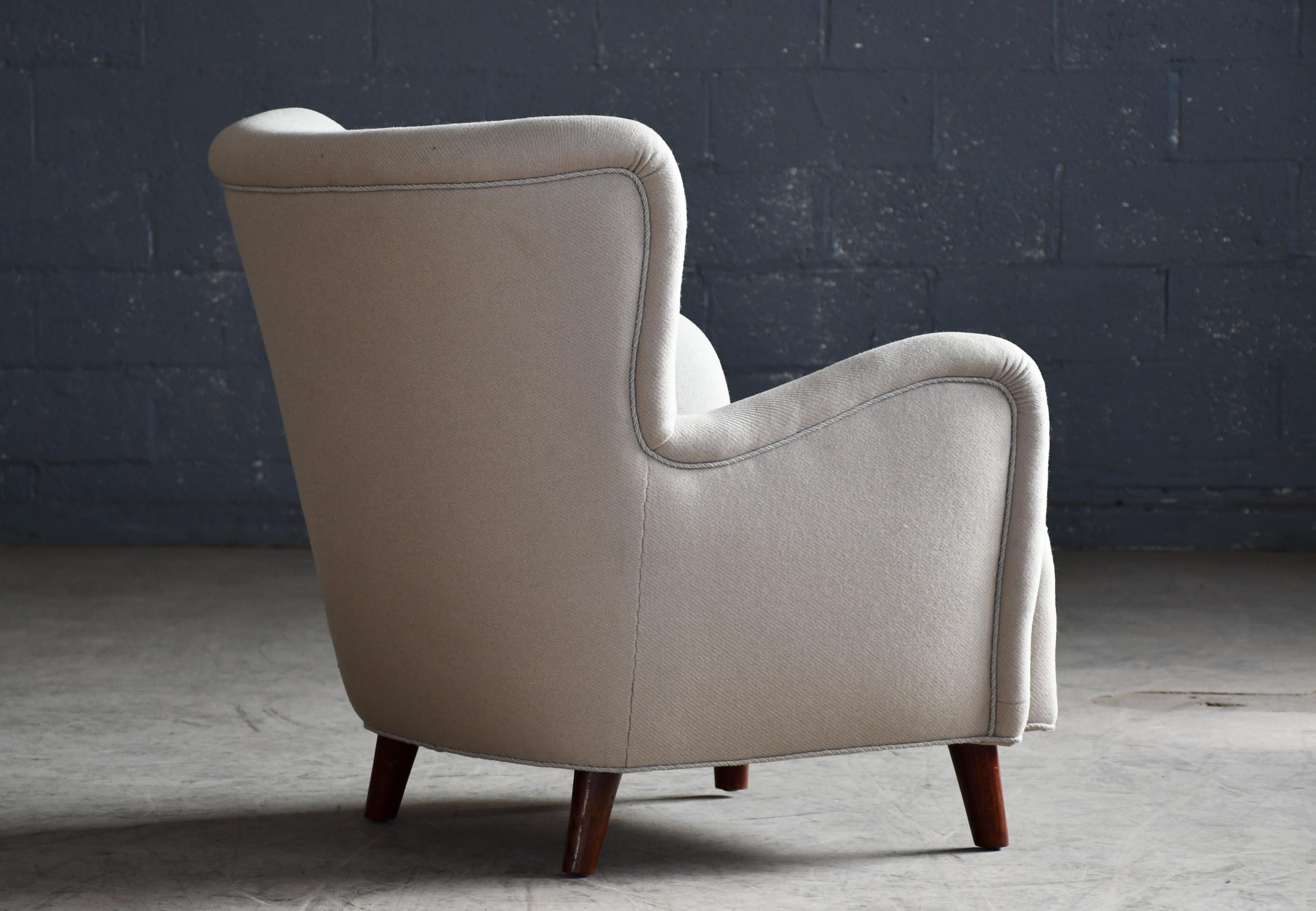 Silla danesa de salón de los años 40 Forma orgánica Mogens Lassen Estilo V en Bueno estado para la venta en Bridgeport, CT