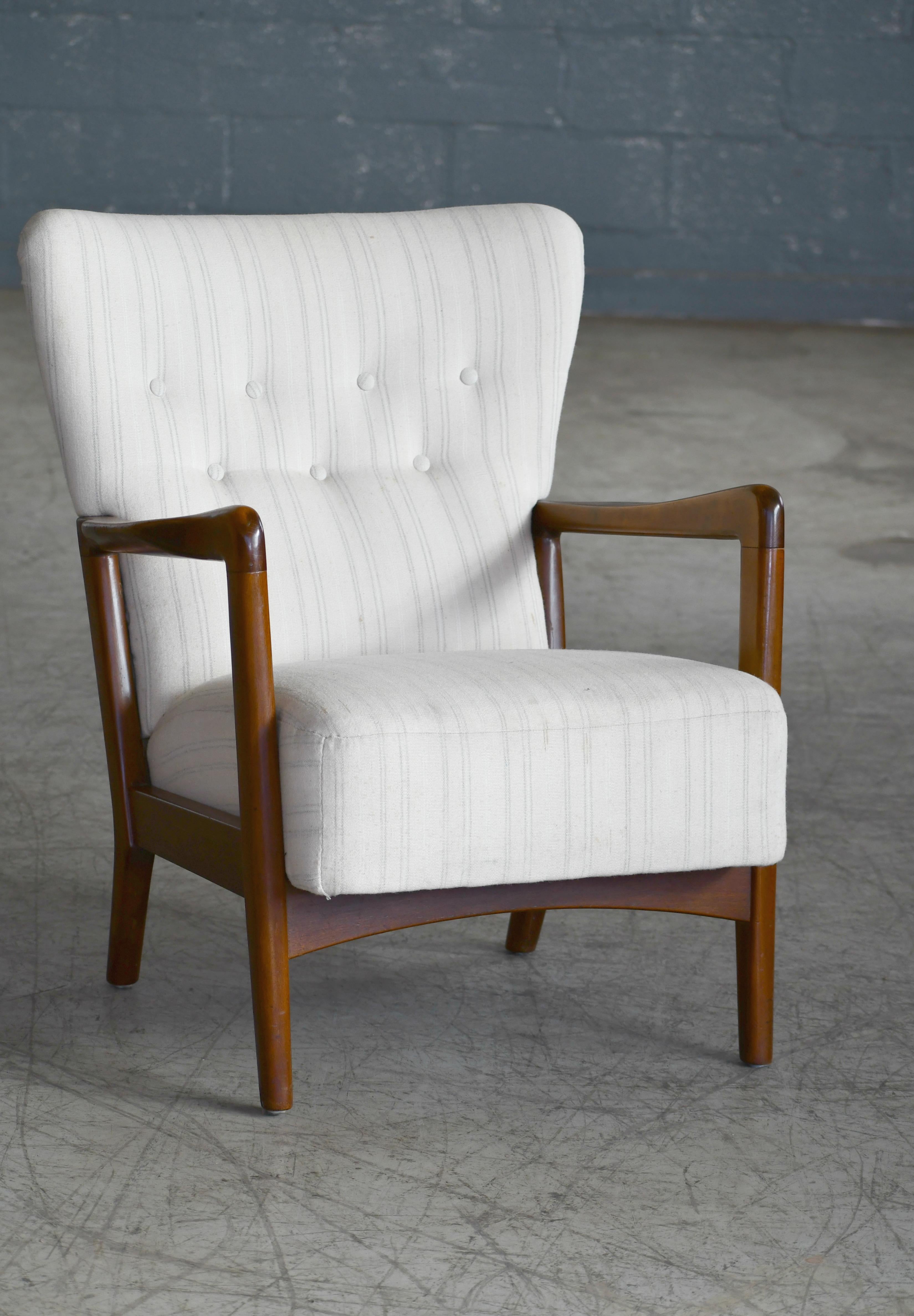 Danish 1940s Lowback Open Armrest Lounge Chair by Soren Hansen for Fritz Hansen In Good Condition In Bridgeport, CT