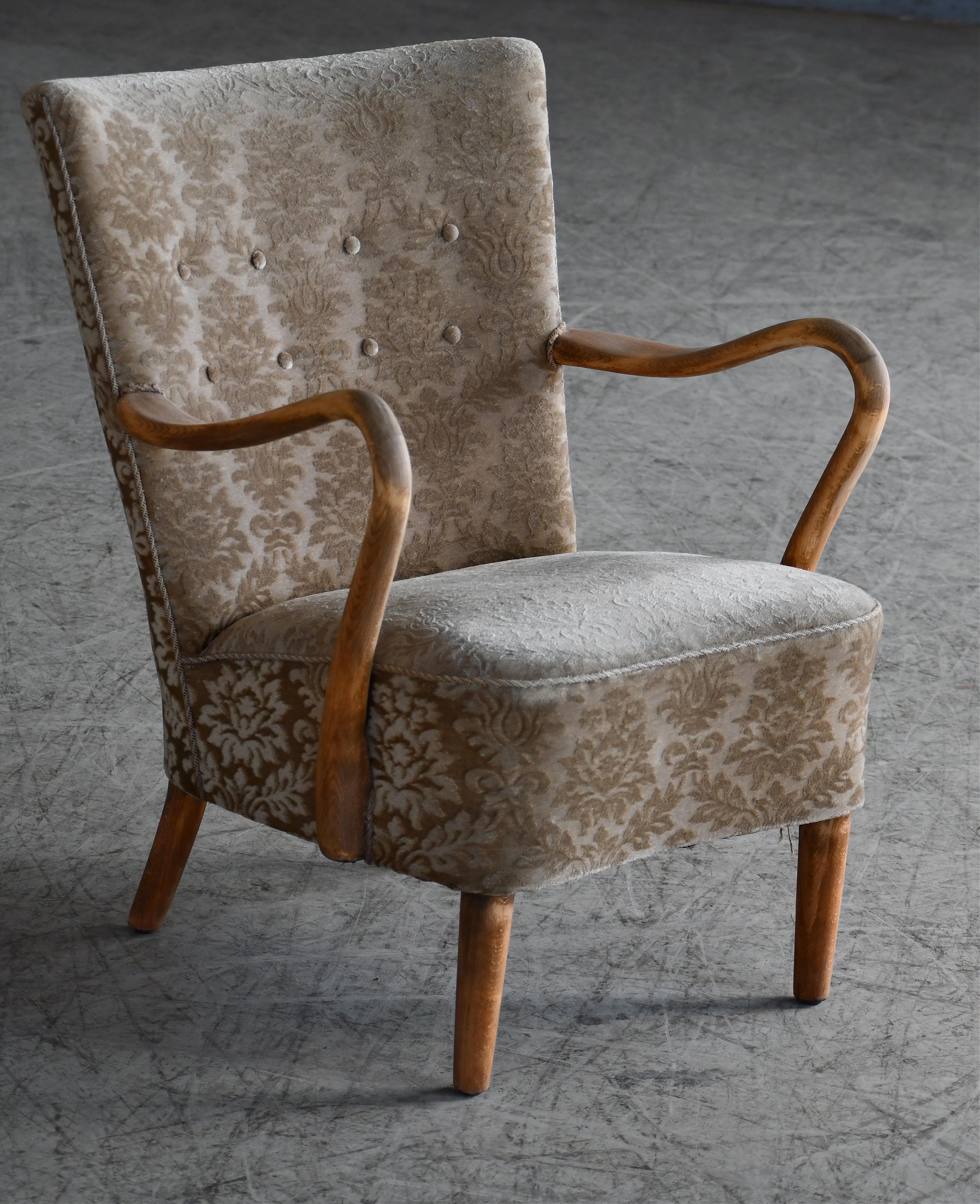 Mid-Century Modern Danish 1940s Medium Height Back Easy Chair in Oak Open Armrests 