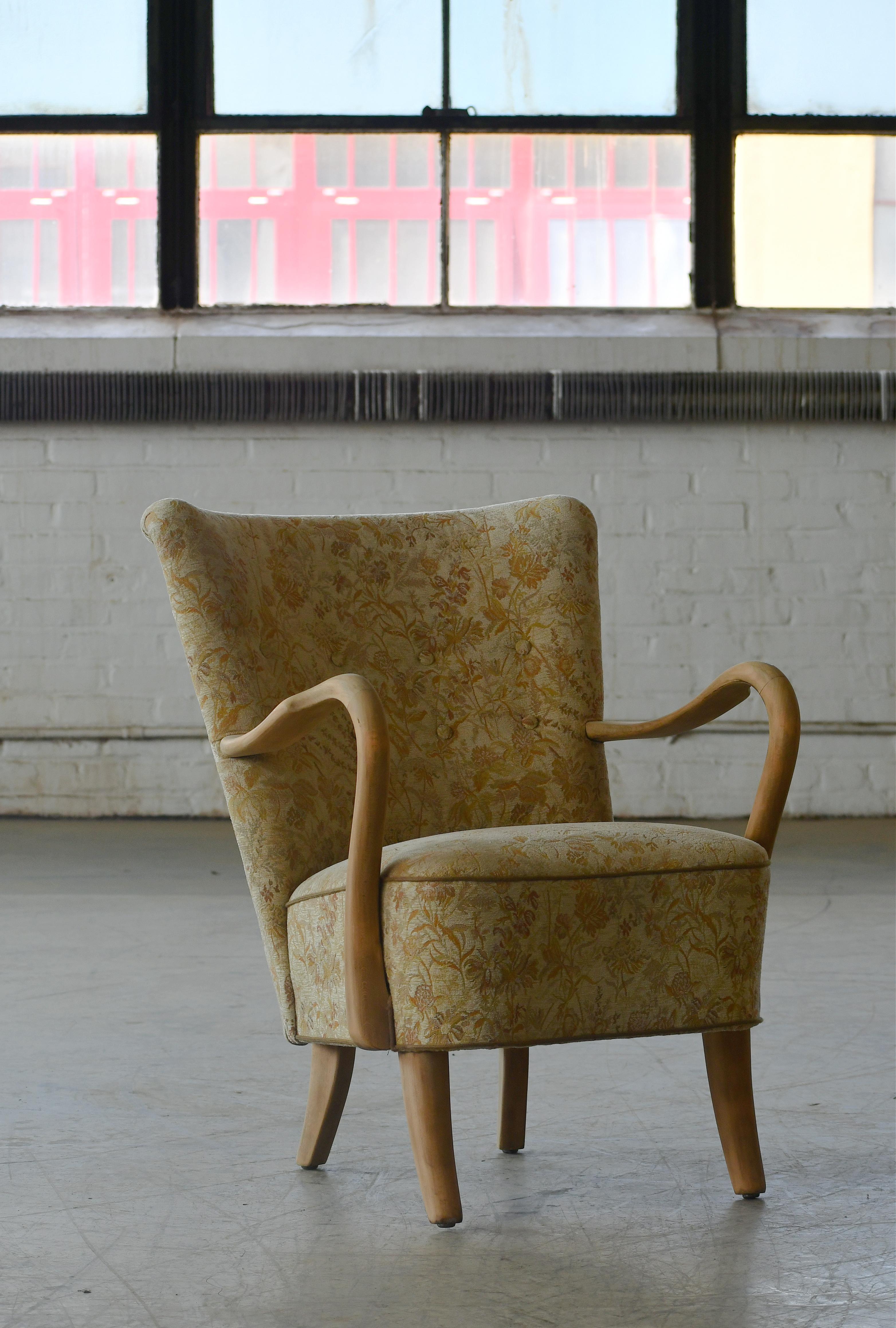 Mid-Century Modern Danish 1940s Medium Height Back Easy Chair in Oak Open Armrests