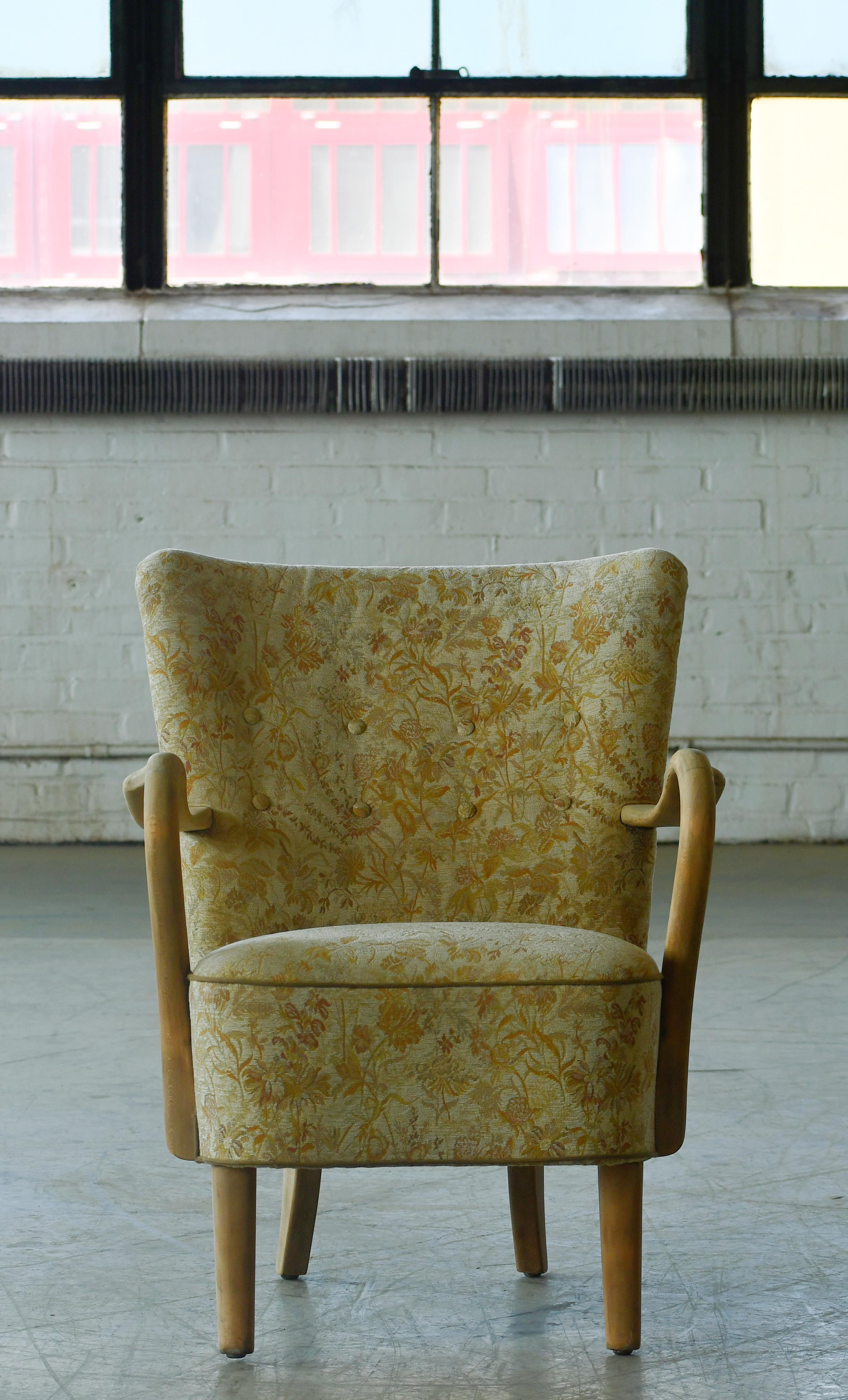 Danish 1940s Medium Height Back Easy Chair in Oak Open Armrests In Good Condition In Bridgeport, CT