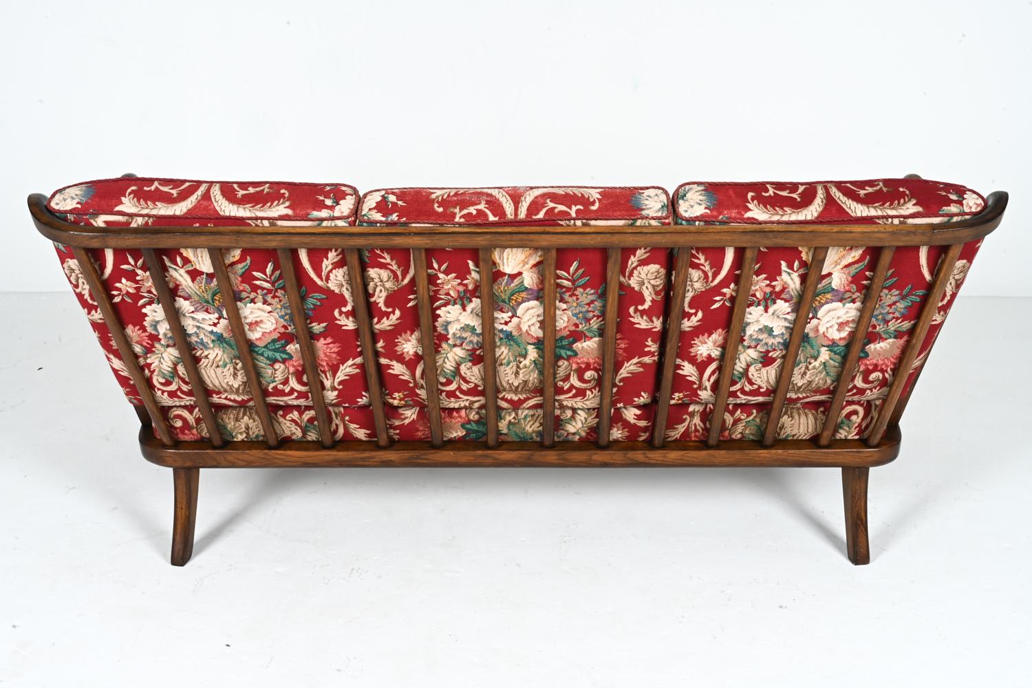 Danish 1940s Open-Arm Sofa in Sculpted Beech Wood by Alfred Christensen For Sale 8