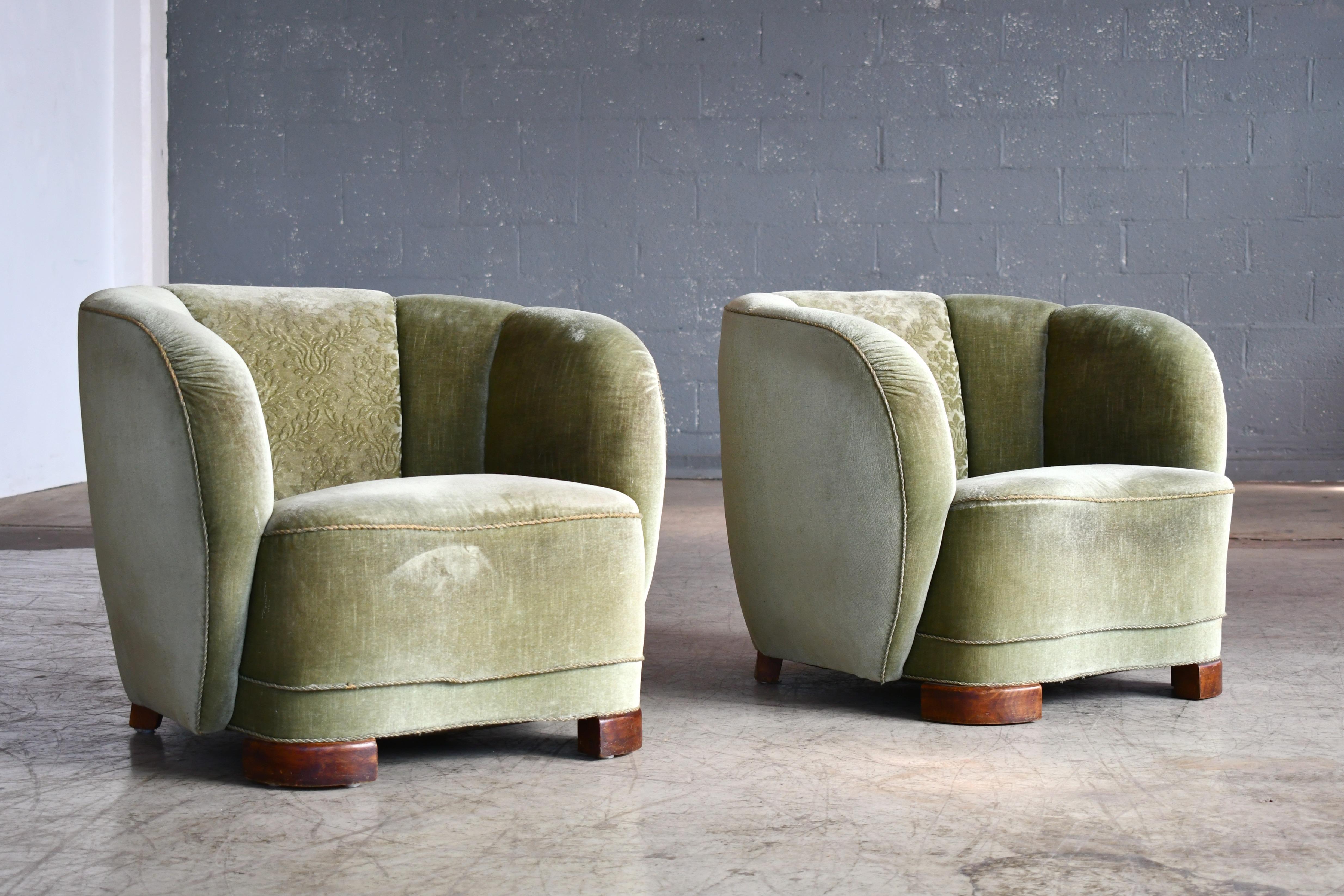 Mid-Century Modern Danish 1940s Pair of Viggo Boesen Style Curved Lounge or Club Chairs