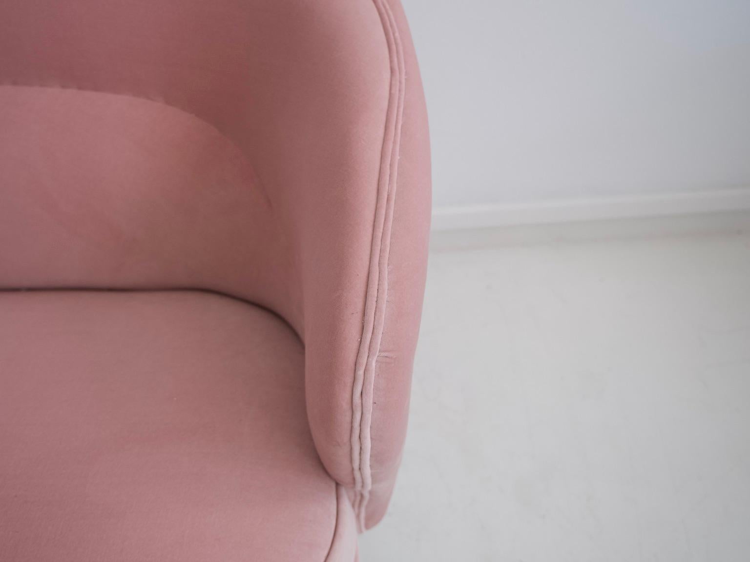 Danish 1940s Pink Velvet Upholstered Sofa In Good Condition In Madrid, ES