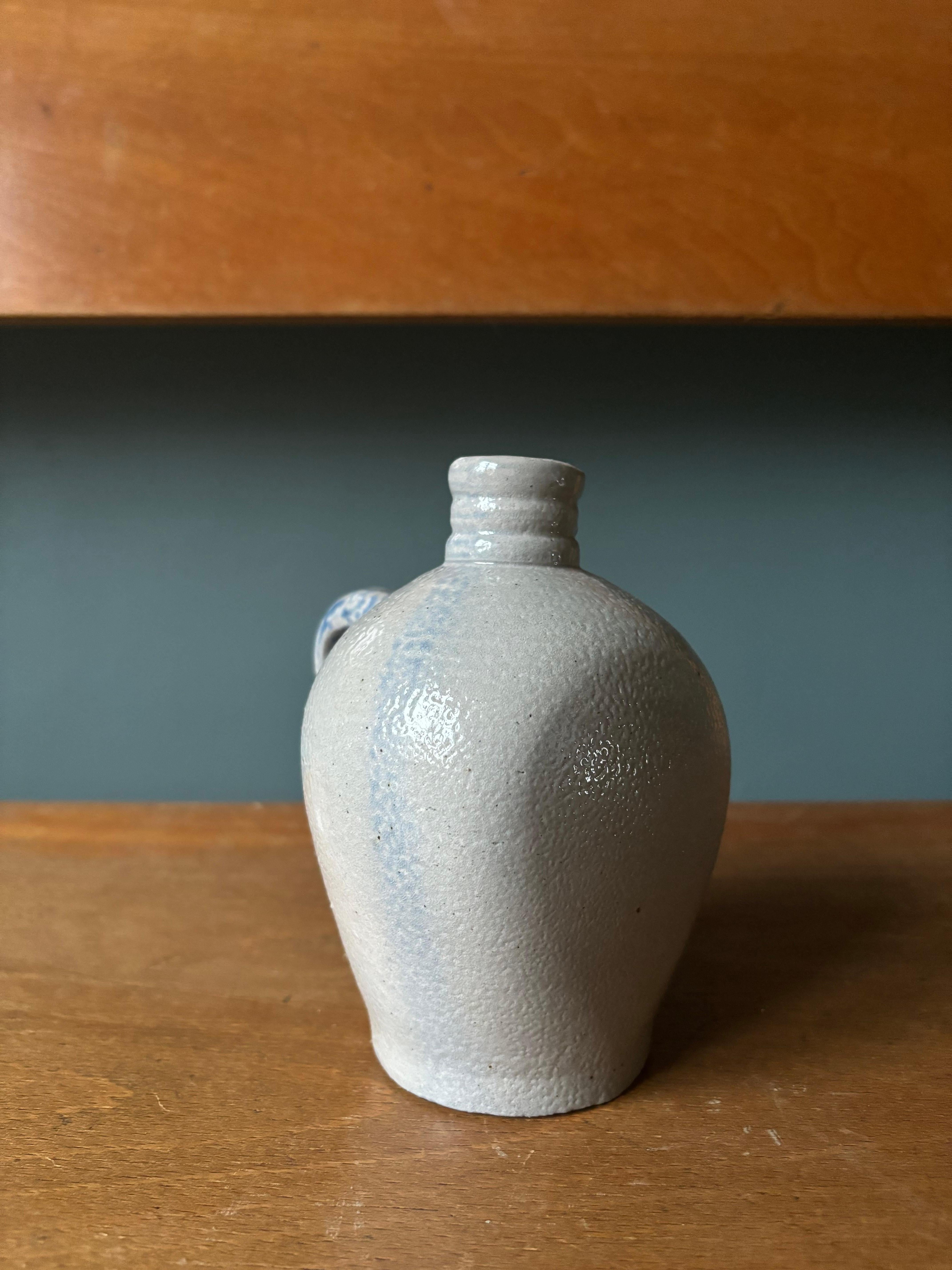 Dänische 1940er Jahre Salz glasierte Schnapsflasche Vase im Angebot 2